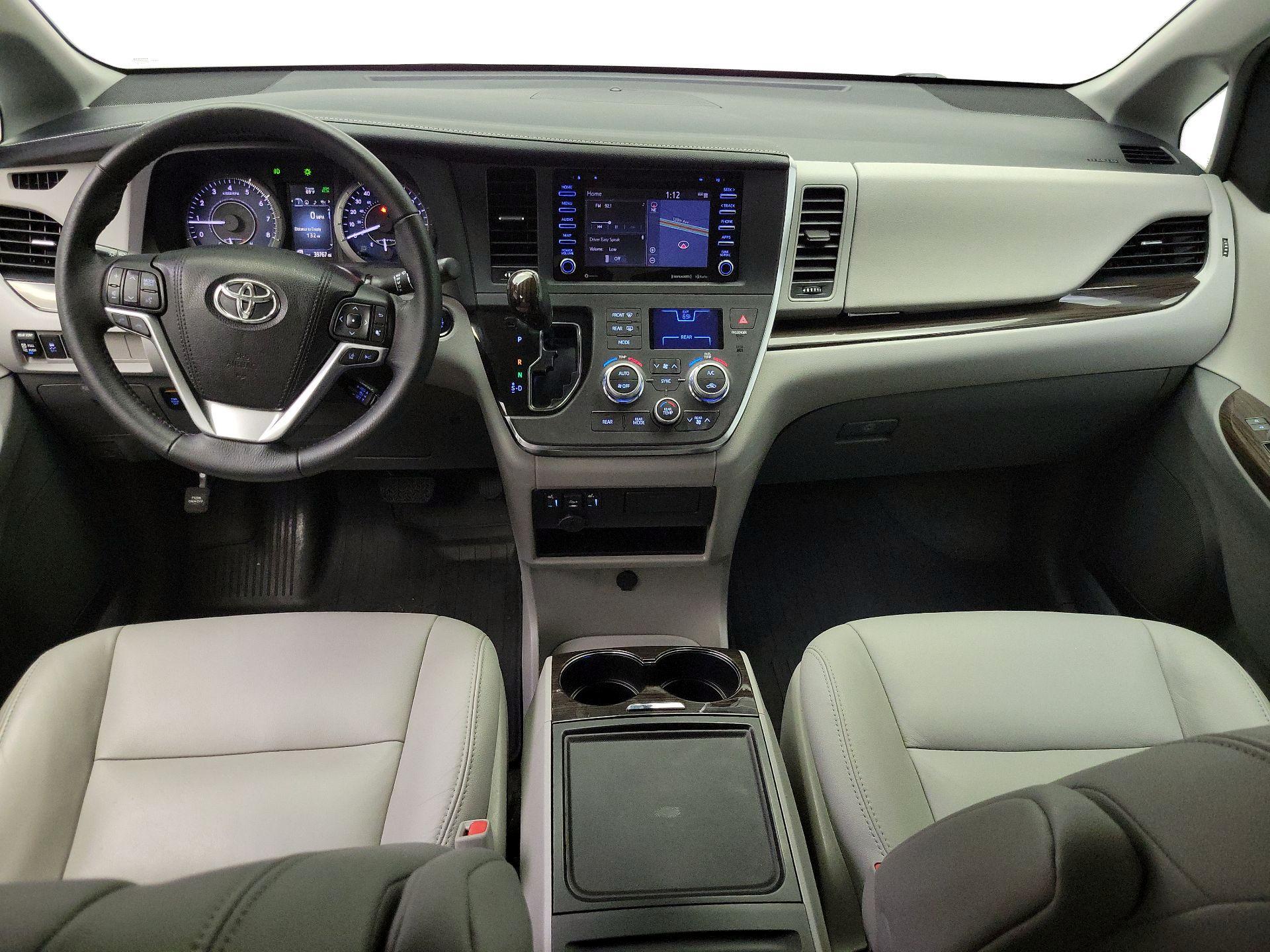Thumbnail: 2018 Toyota Sienna - 9
