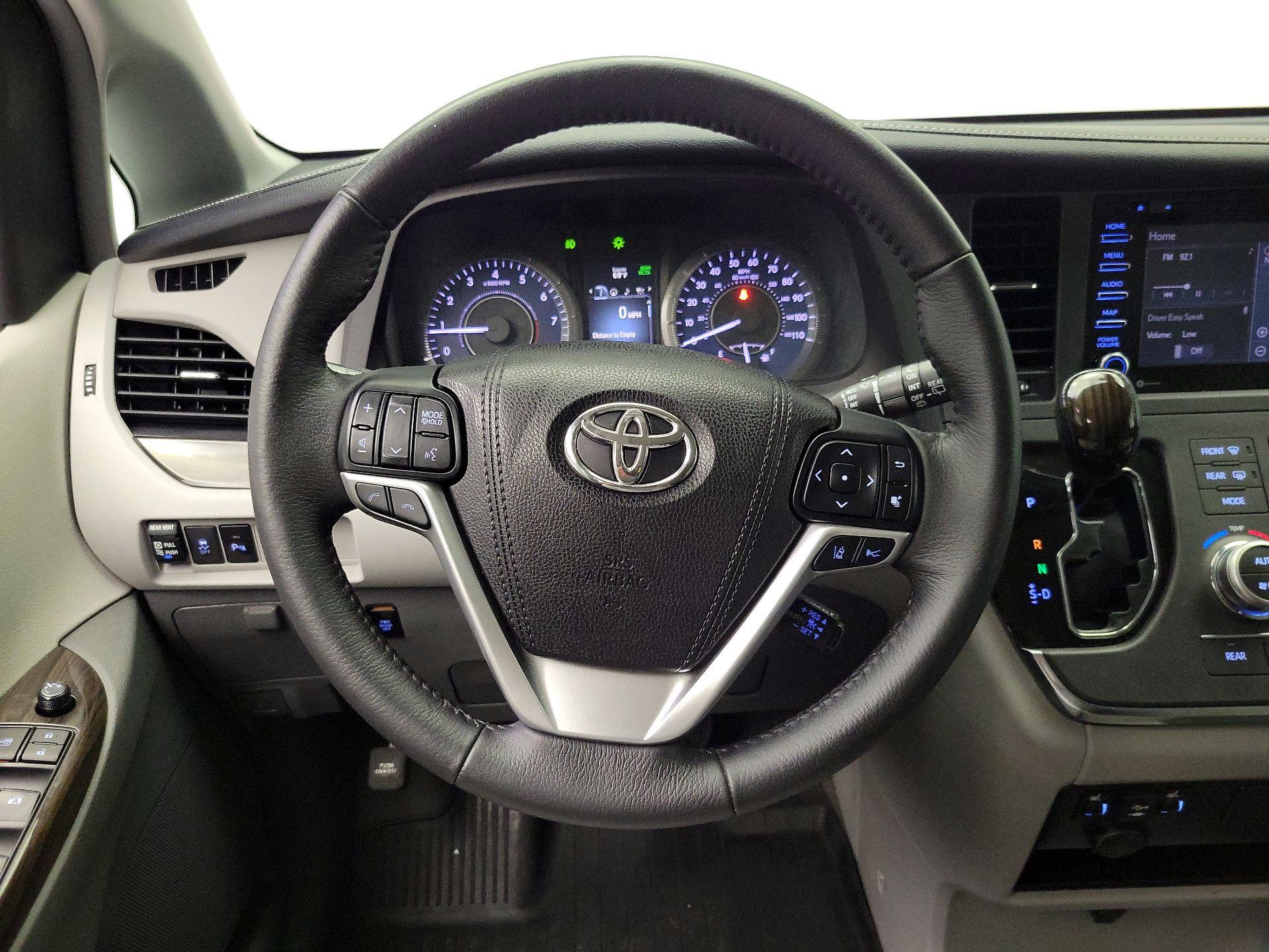 Thumbnail: 2018 Toyota Sienna - 10