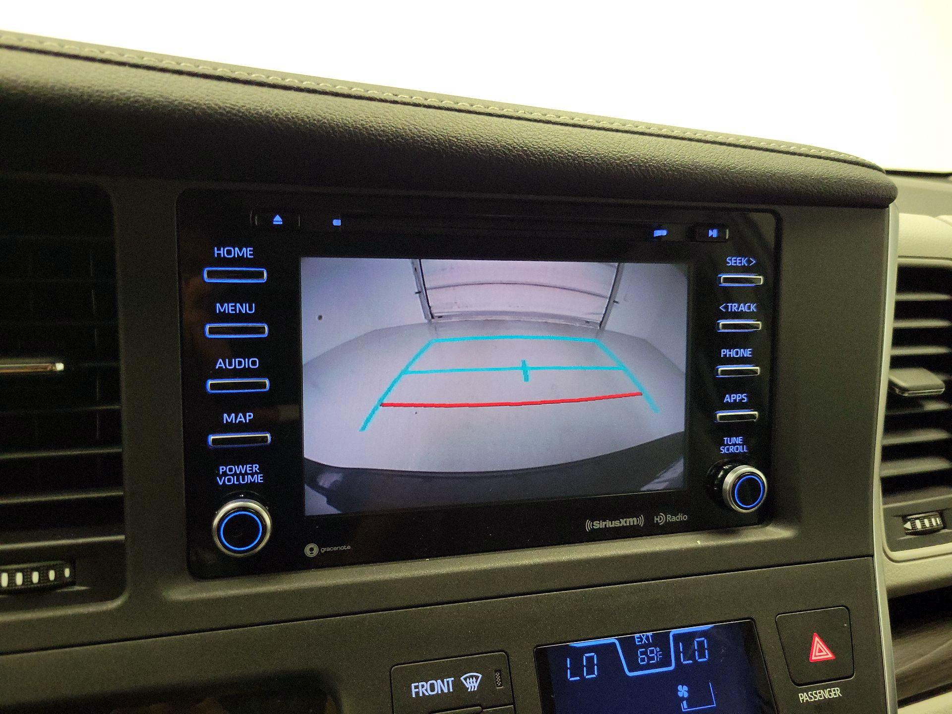 Thumbnail: 2018 Toyota Sienna - 15