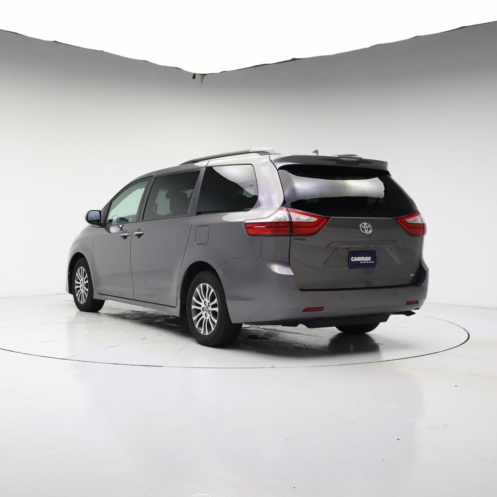 Thumbnail: 2018 Toyota Sienna - 2