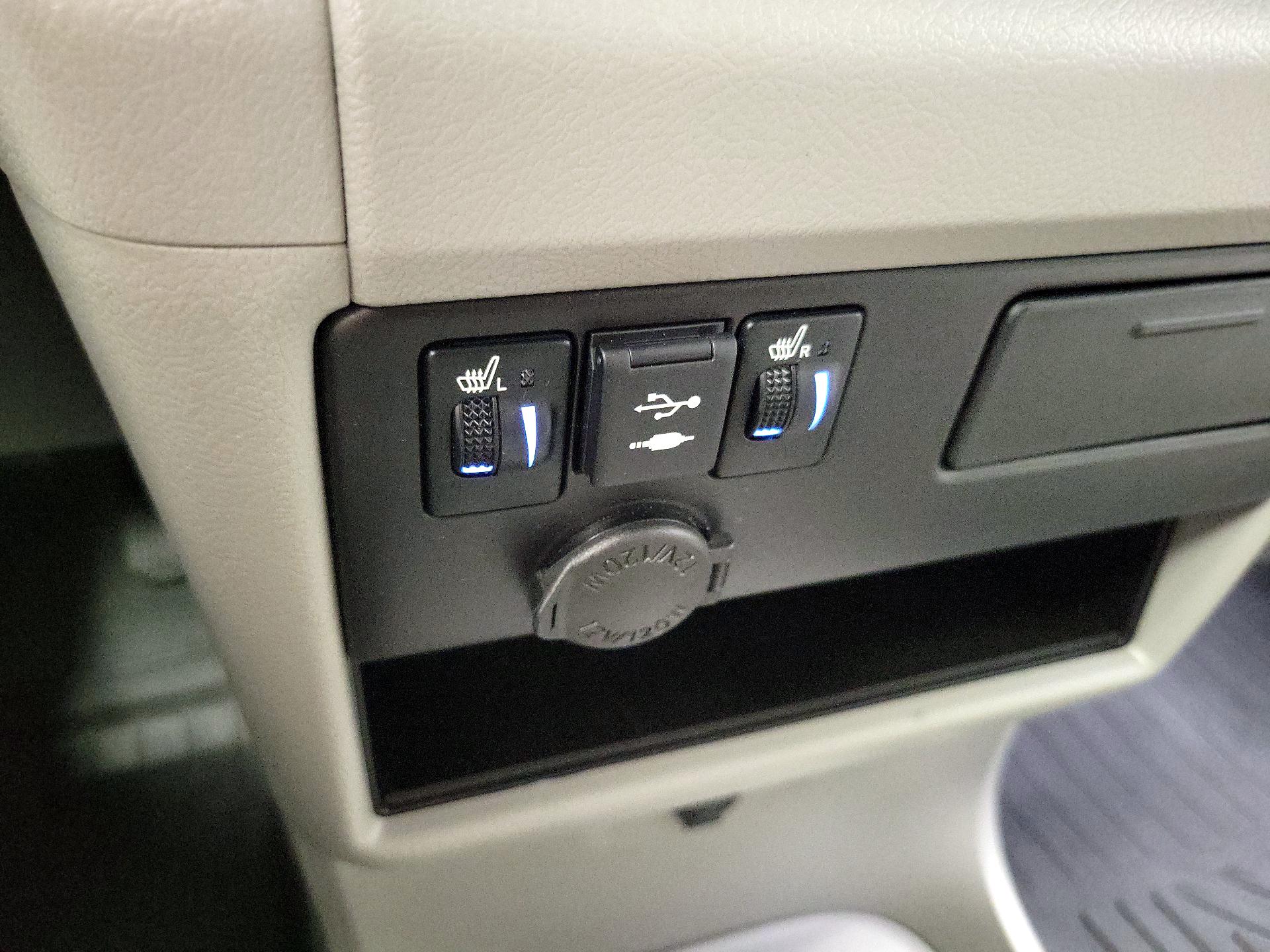 Thumbnail: 2018 Toyota Sienna - 19