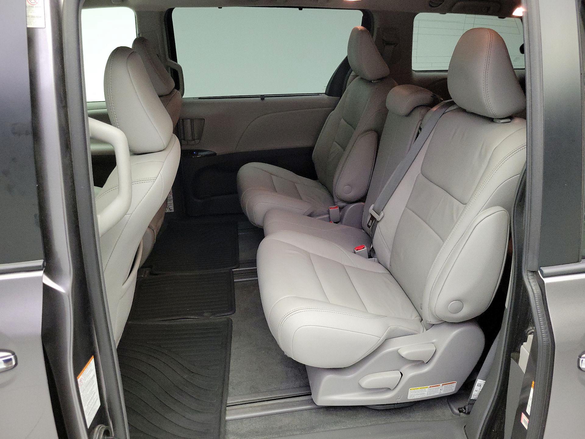 Thumbnail: 2018 Toyota Sienna - 20