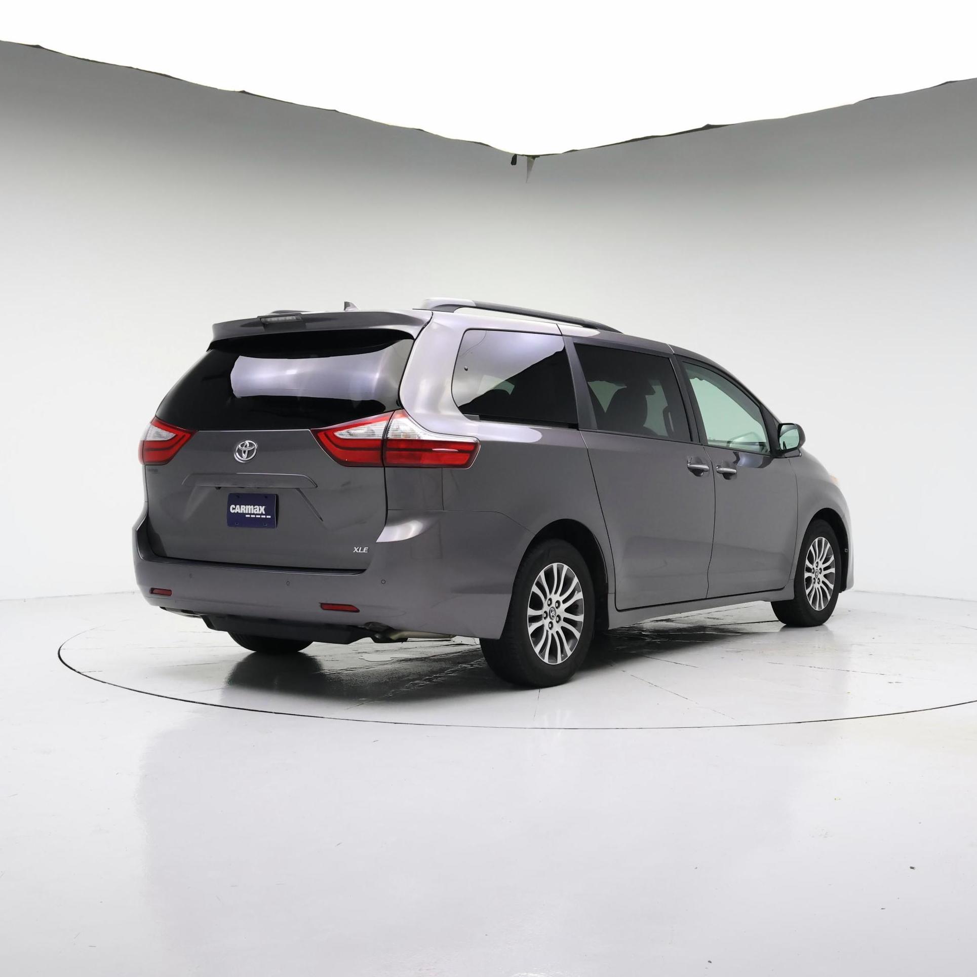 Thumbnail: 2018 Toyota Sienna - 8