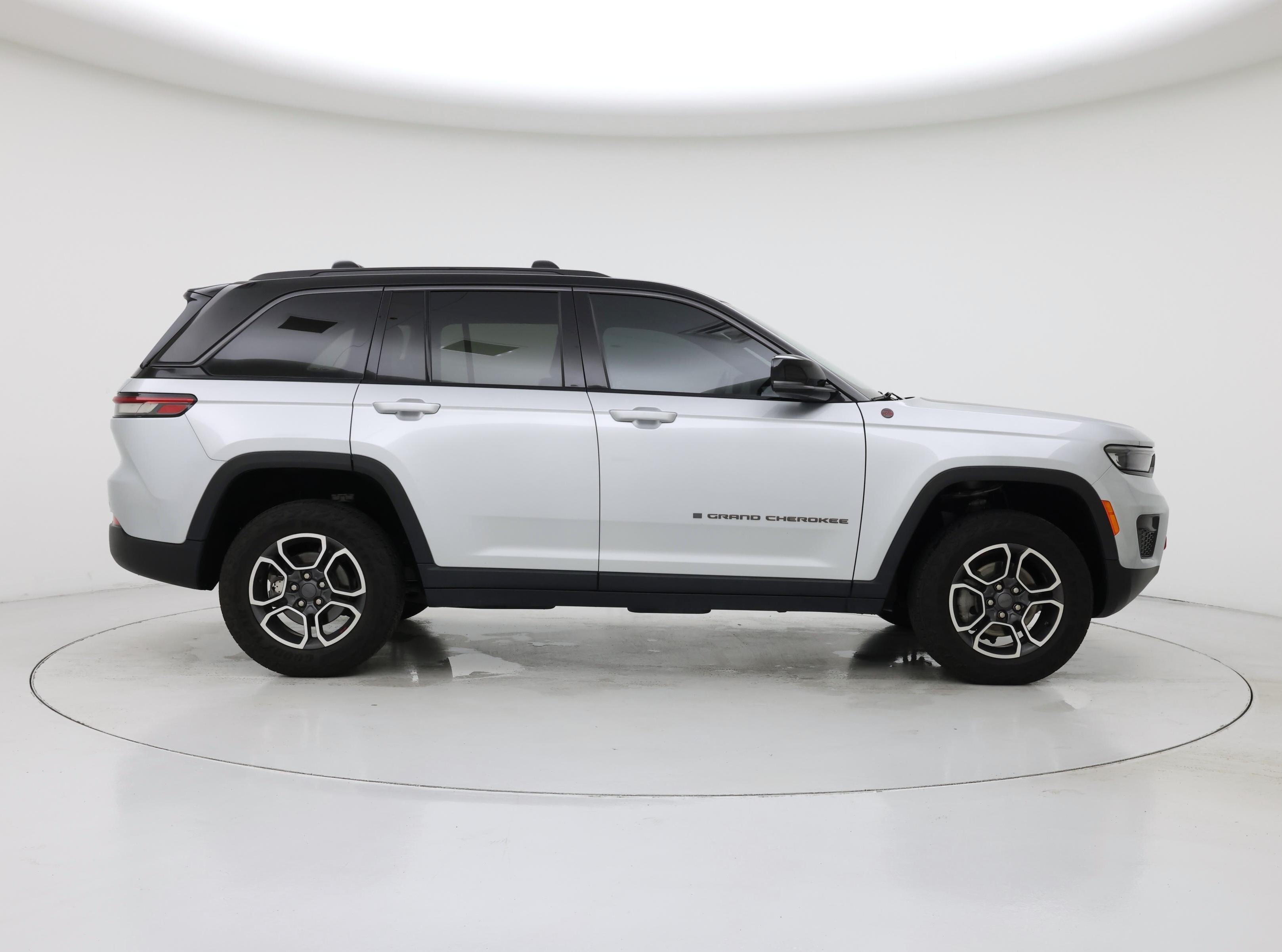 Thumbnail: 2022 Jeep Grand Cherokee - 7