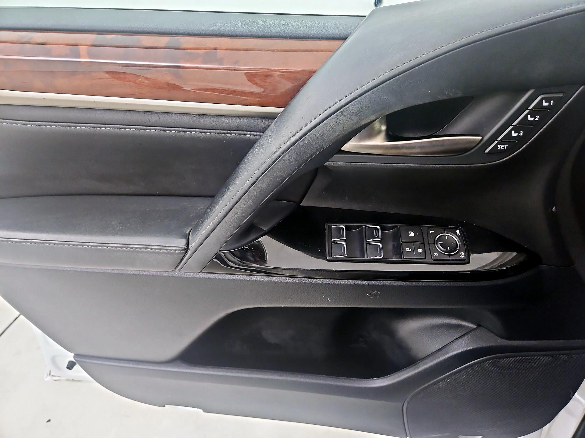 Thumbnail: 2016 Lexus LX - 10