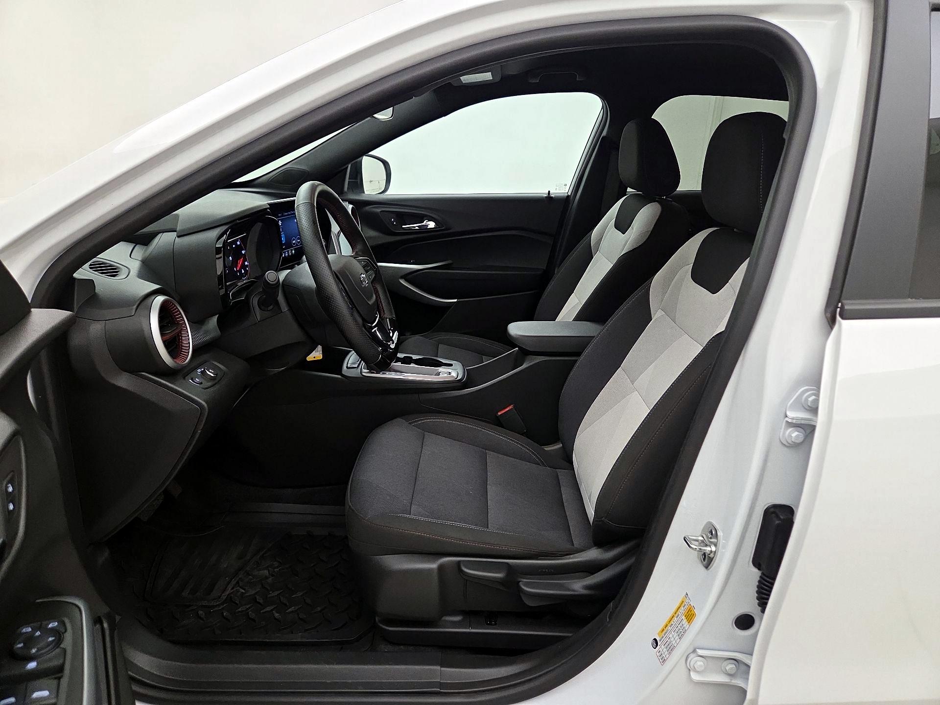 Thumbnail: 2025 Chevrolet Trax - 9