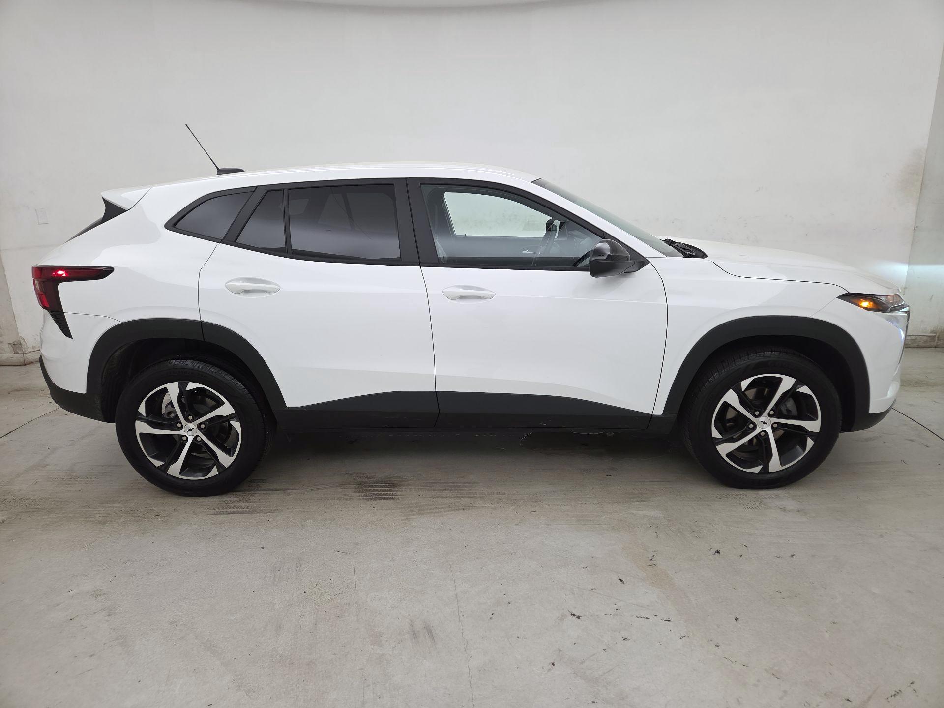 Thumbnail: 2025 Chevrolet Trax - 4