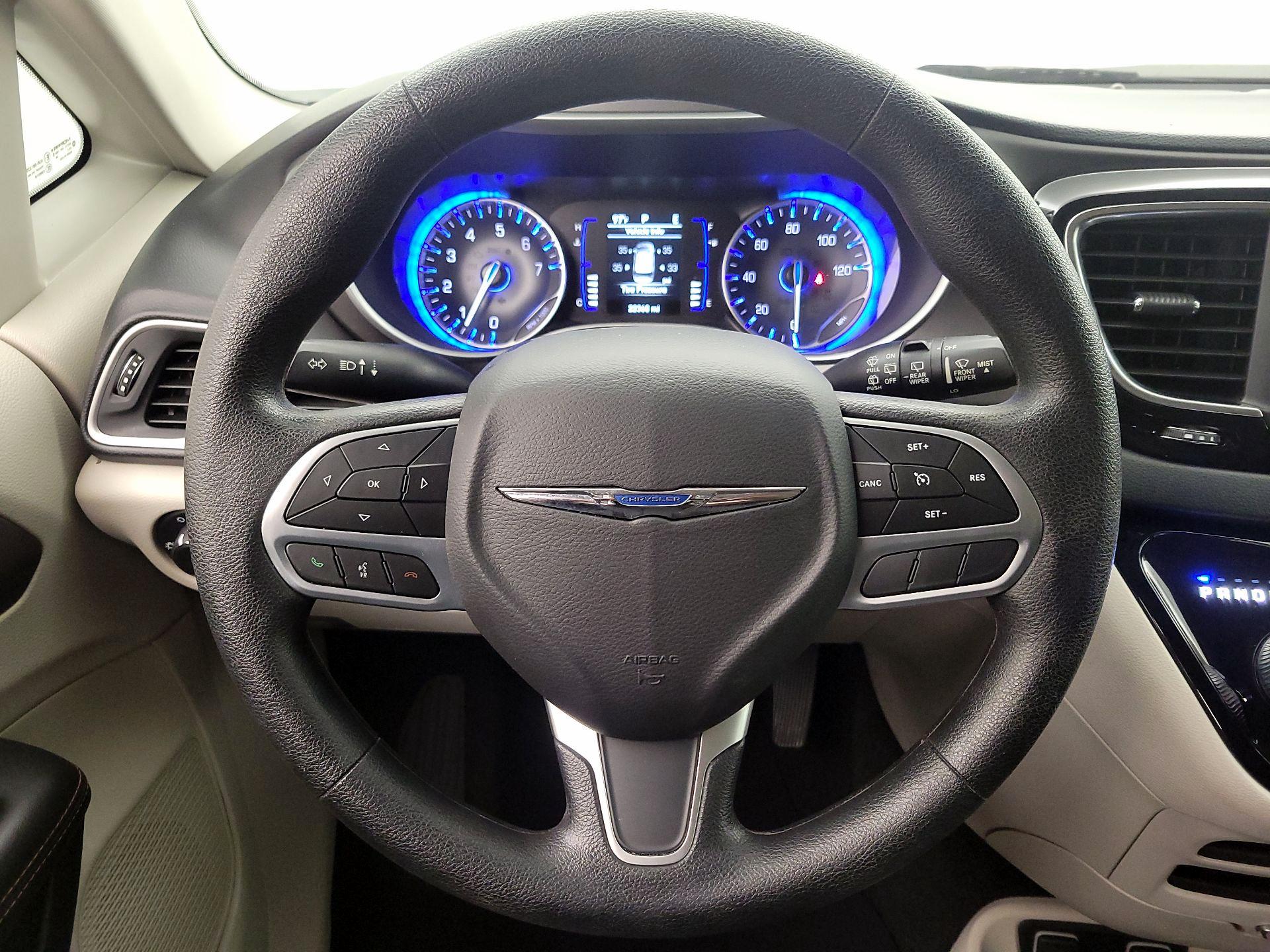 Thumbnail: 2020 Chrysler Pacifica - 10