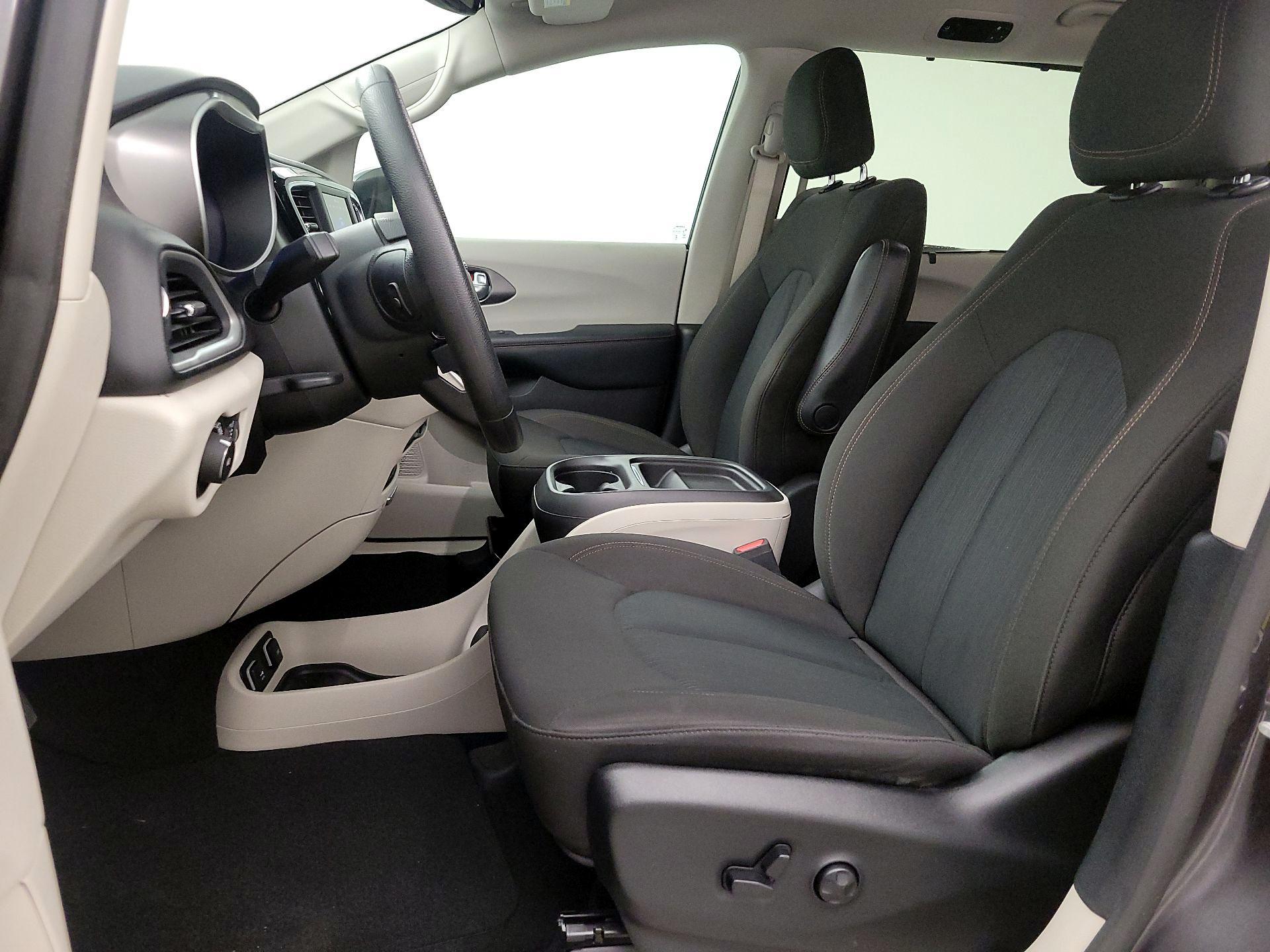 Thumbnail: 2020 Chrysler Pacifica - 11