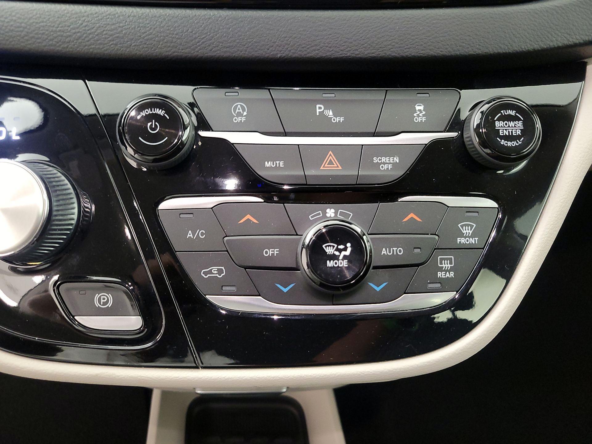 Thumbnail: 2020 Chrysler Pacifica - 16