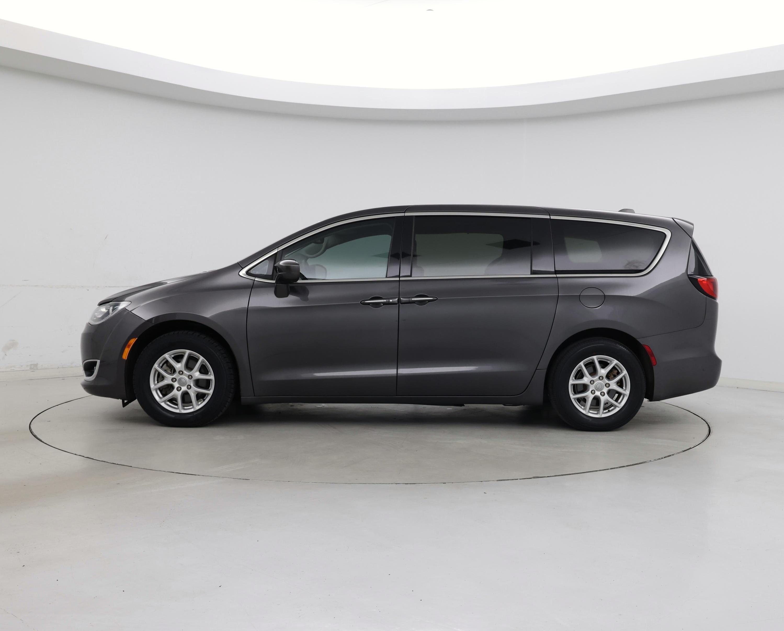 Thumbnail: 2020 Chrysler Pacifica - 3