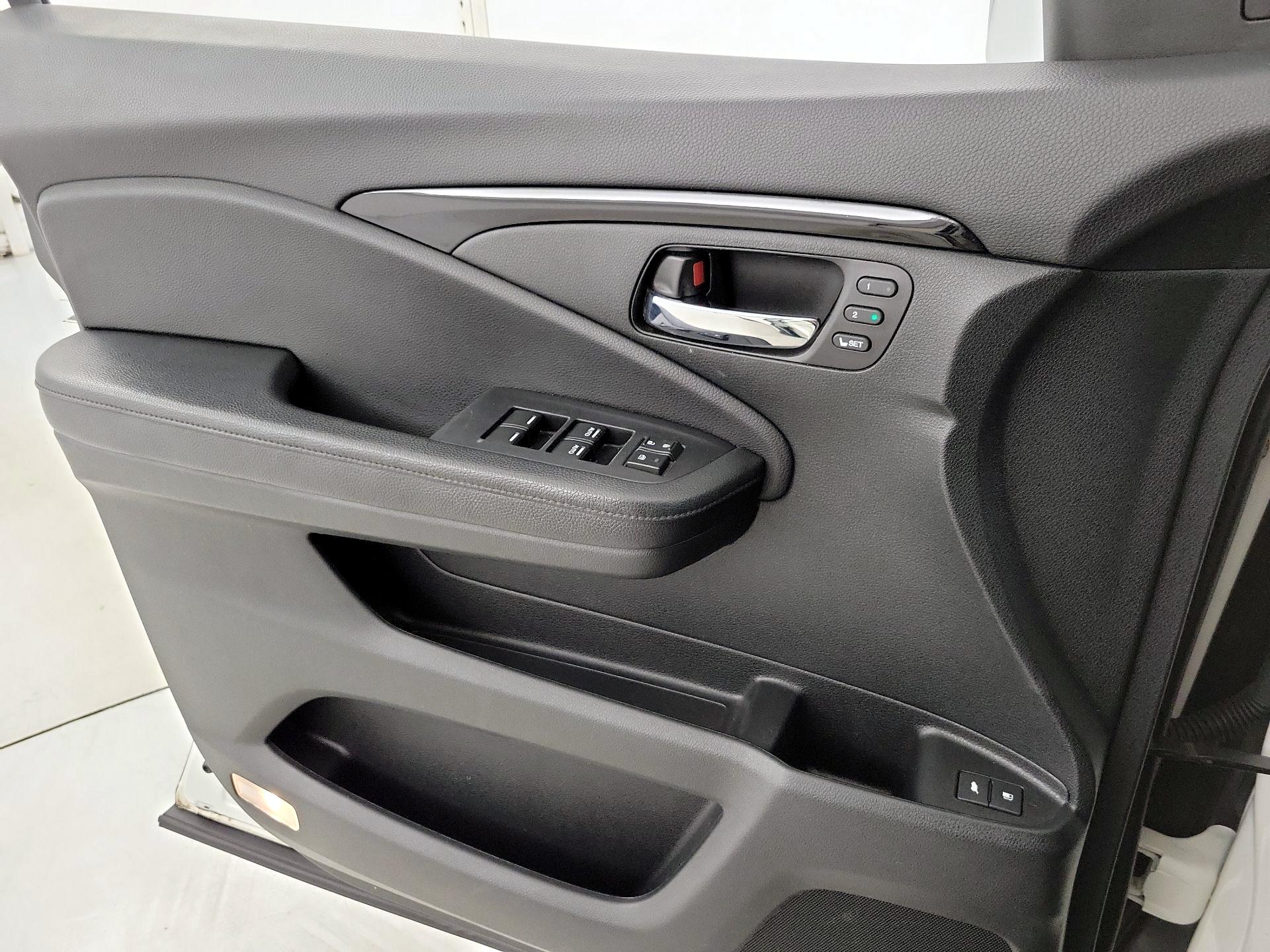 Thumbnail: 2019 Honda Pilot - 12