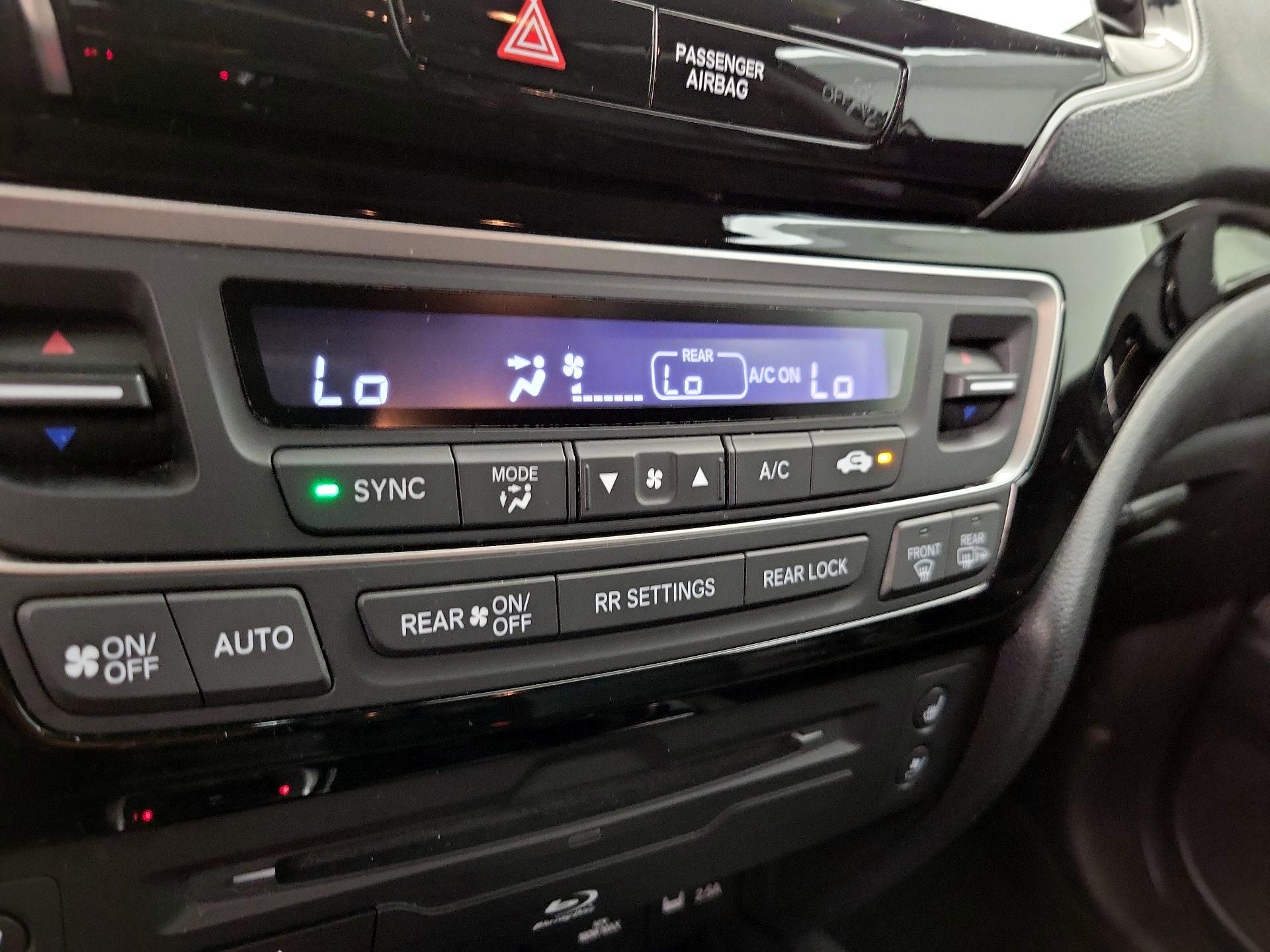 Thumbnail: 2019 Honda Pilot - 17