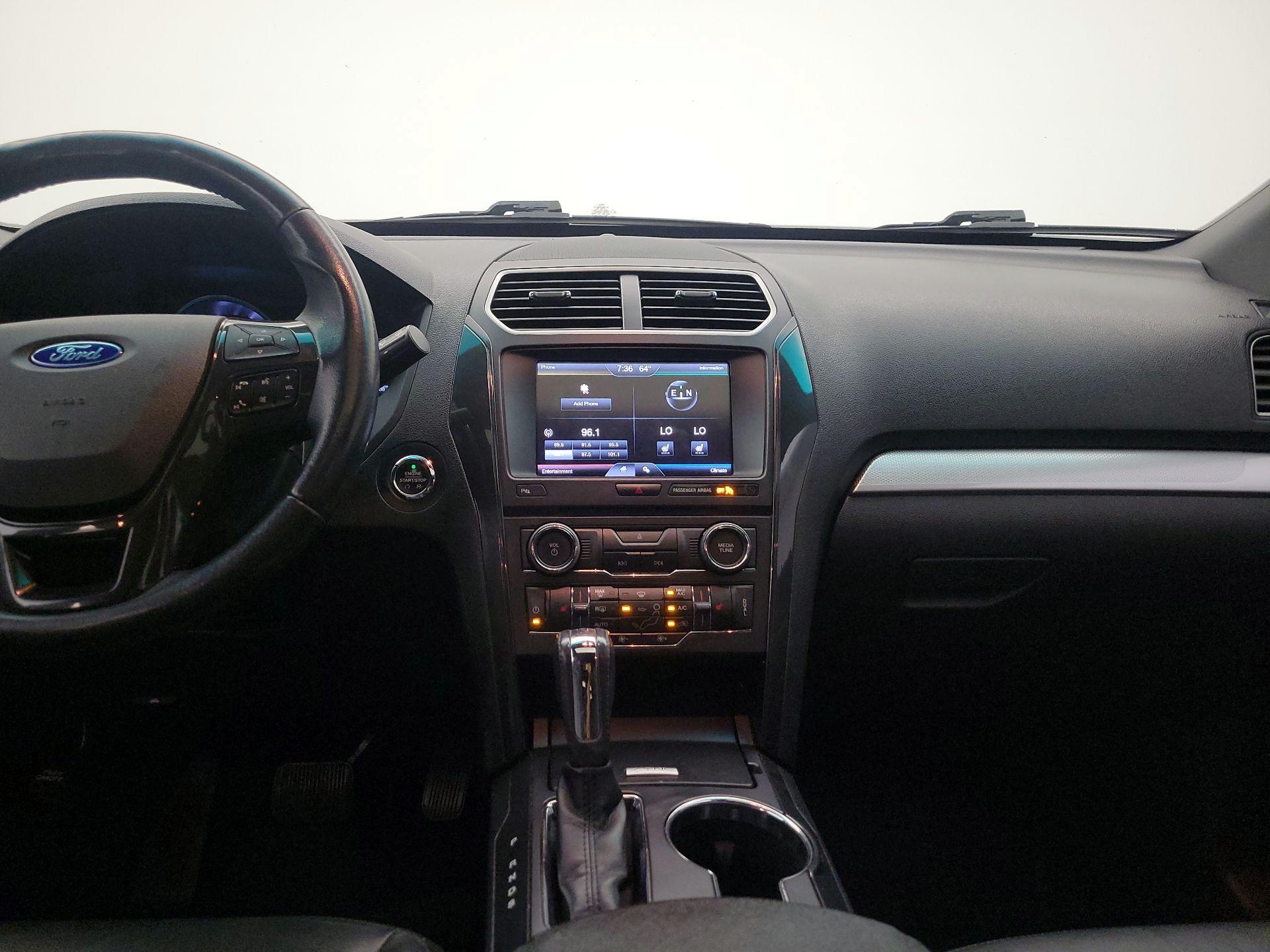 Thumbnail: 2016 Ford Explorer - 9
