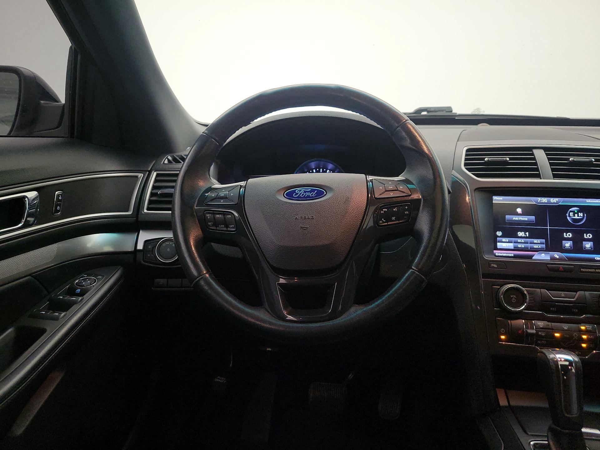 Thumbnail: 2016 Ford Explorer - 10