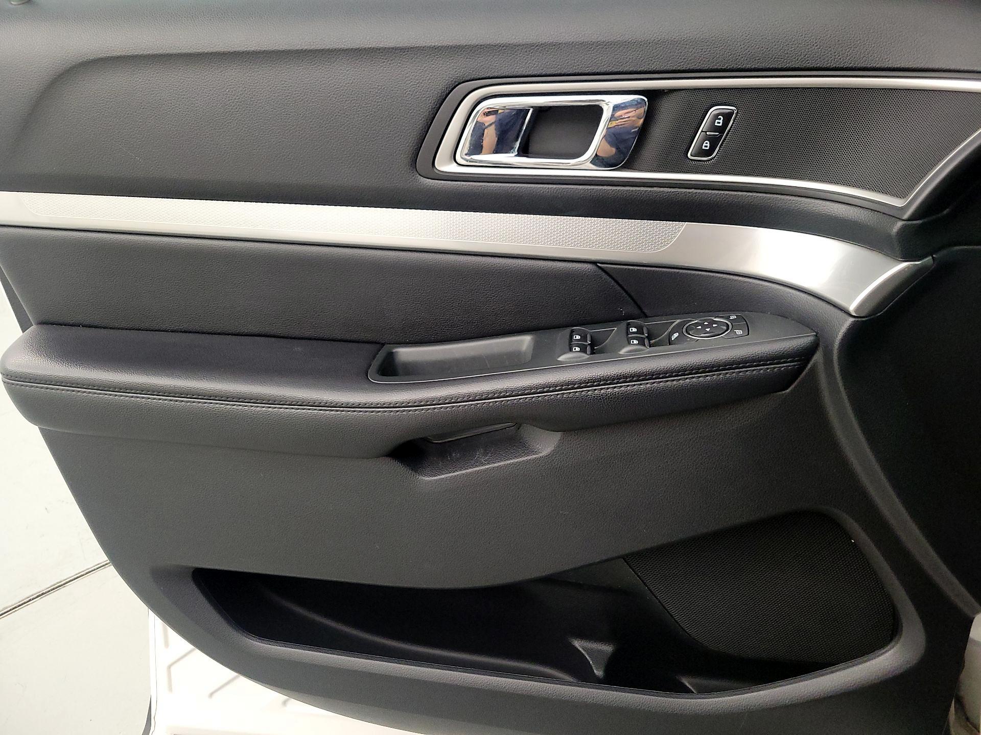 Thumbnail: 2016 Ford Explorer - 12