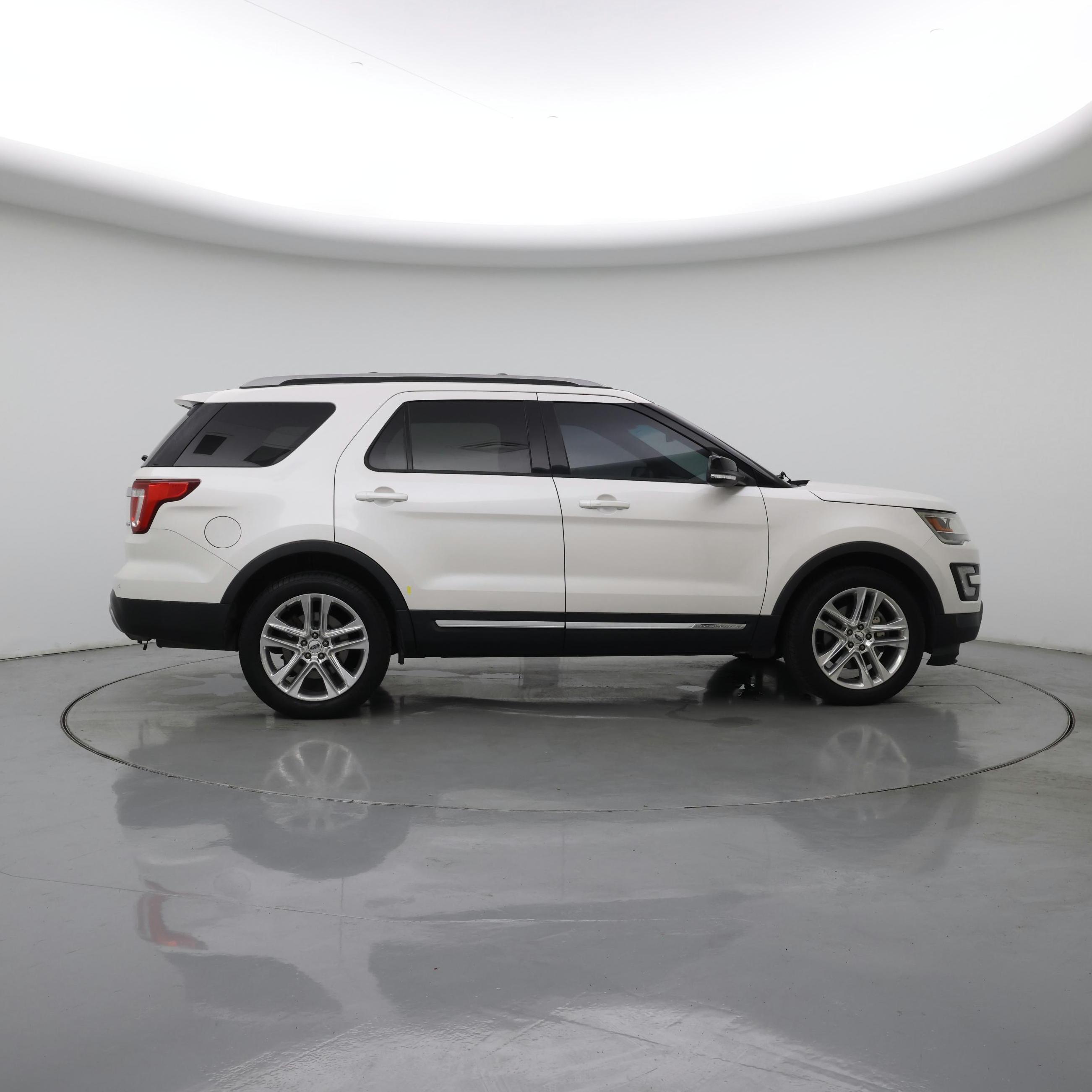 Thumbnail: 2016 Ford Explorer - 7