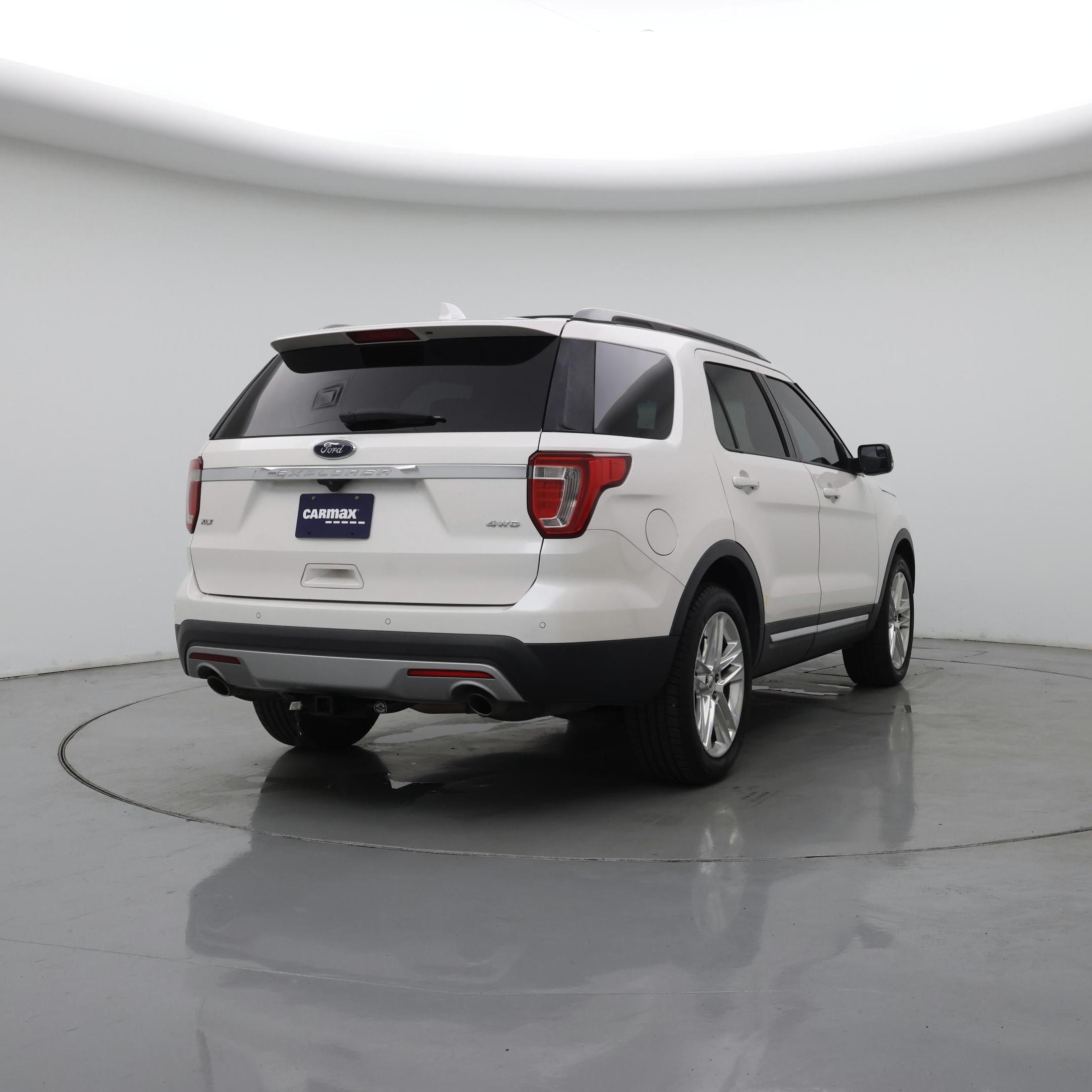Thumbnail: 2016 Ford Explorer - 8