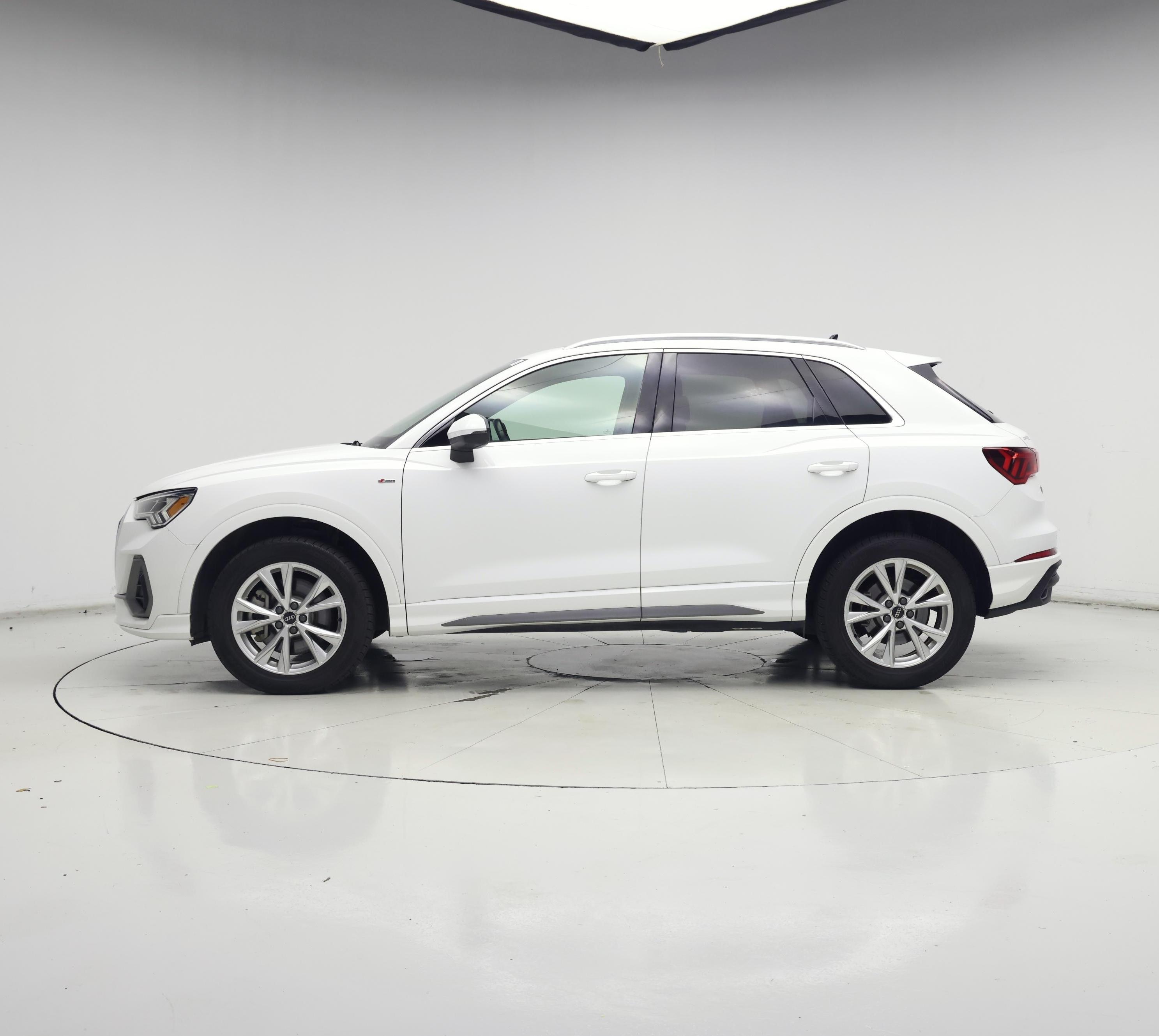 Thumbnail: 2022 Audi Q3 - 3