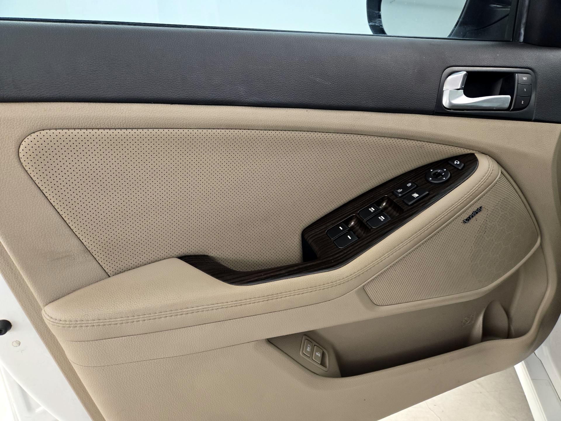 Thumbnail: 2015 Kia Optima - 12