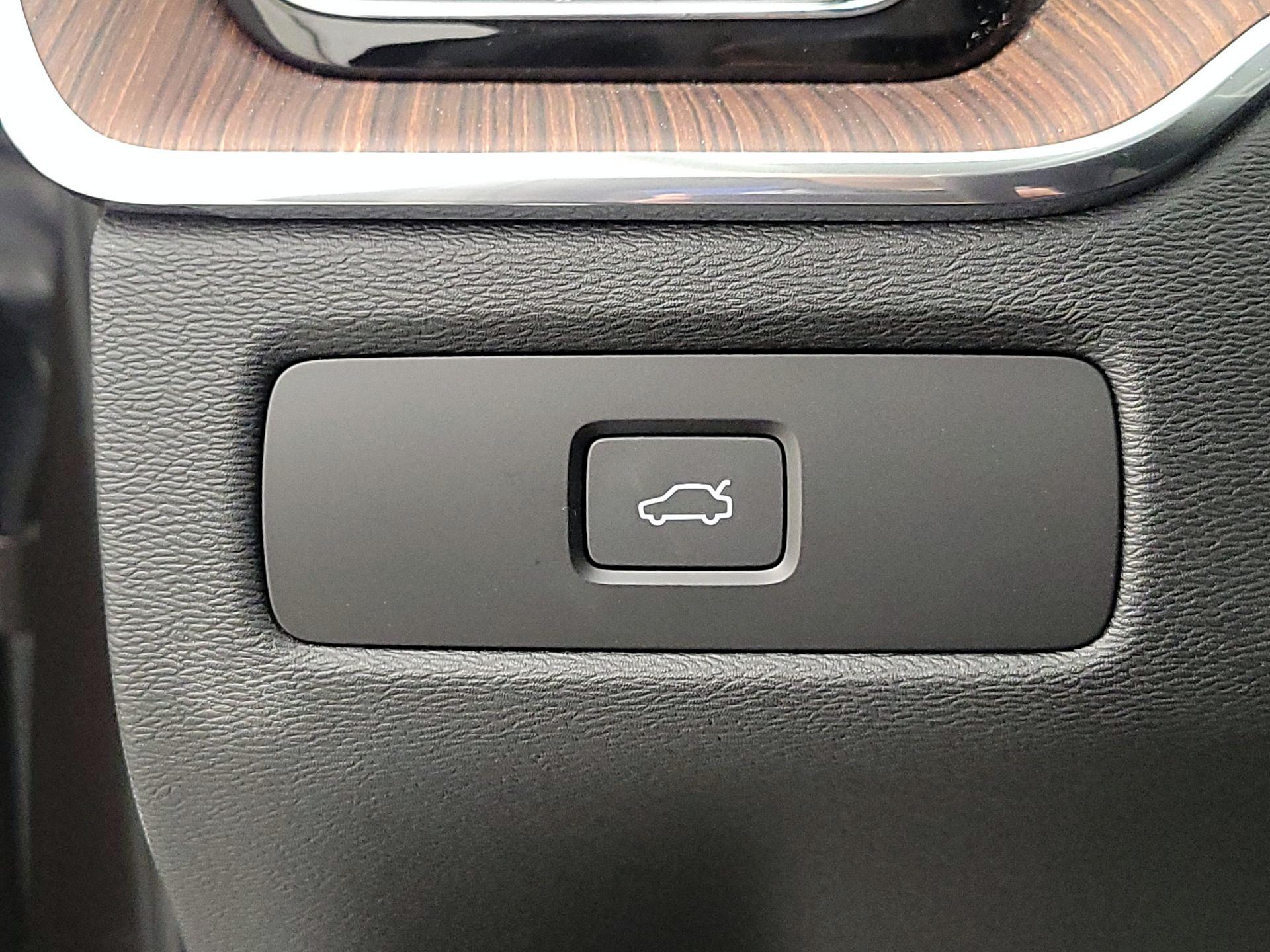 Thumbnail: 2024 Volvo XC60 - 13