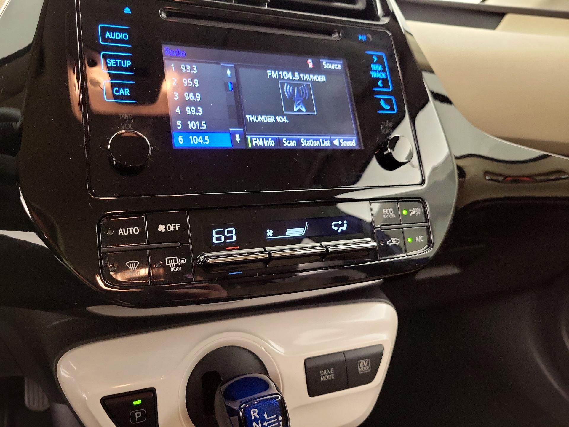 Thumbnail: 2017 Toyota Prius - 16