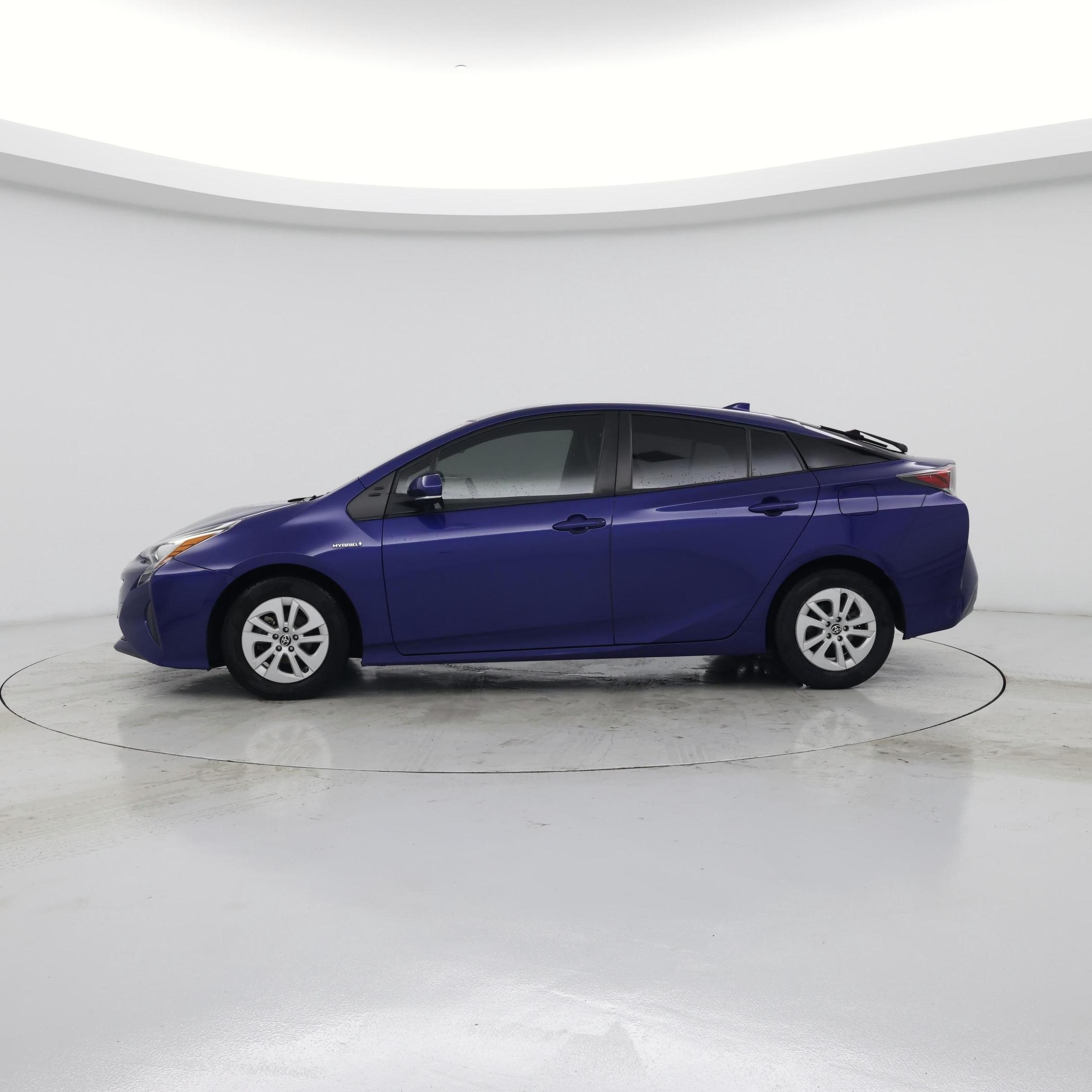 Thumbnail: 2017 Toyota Prius - 3