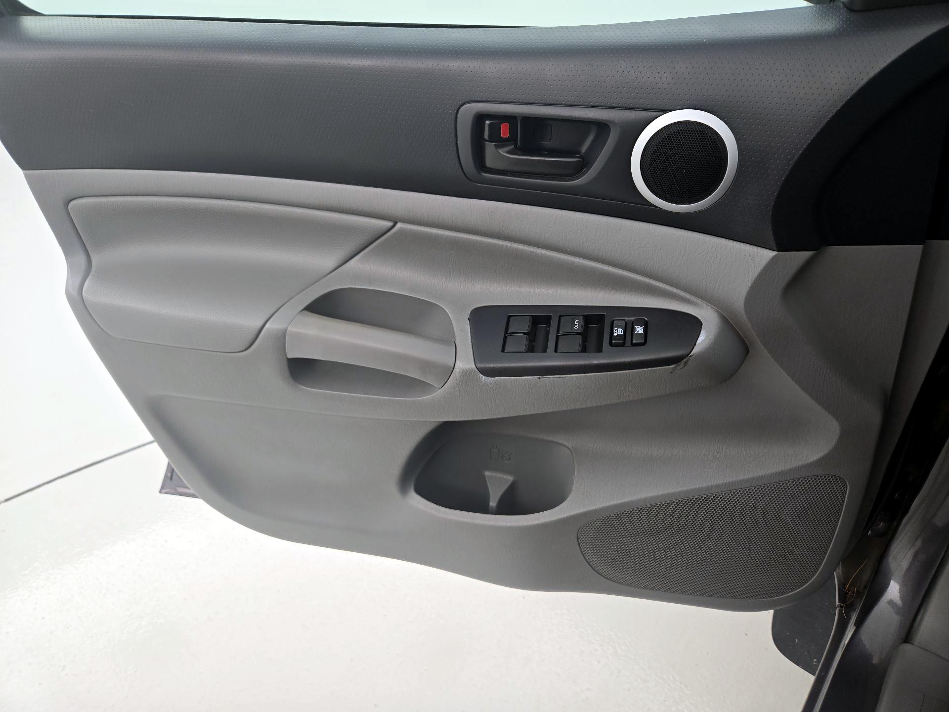 Thumbnail: 2014 Toyota Tacoma - 12