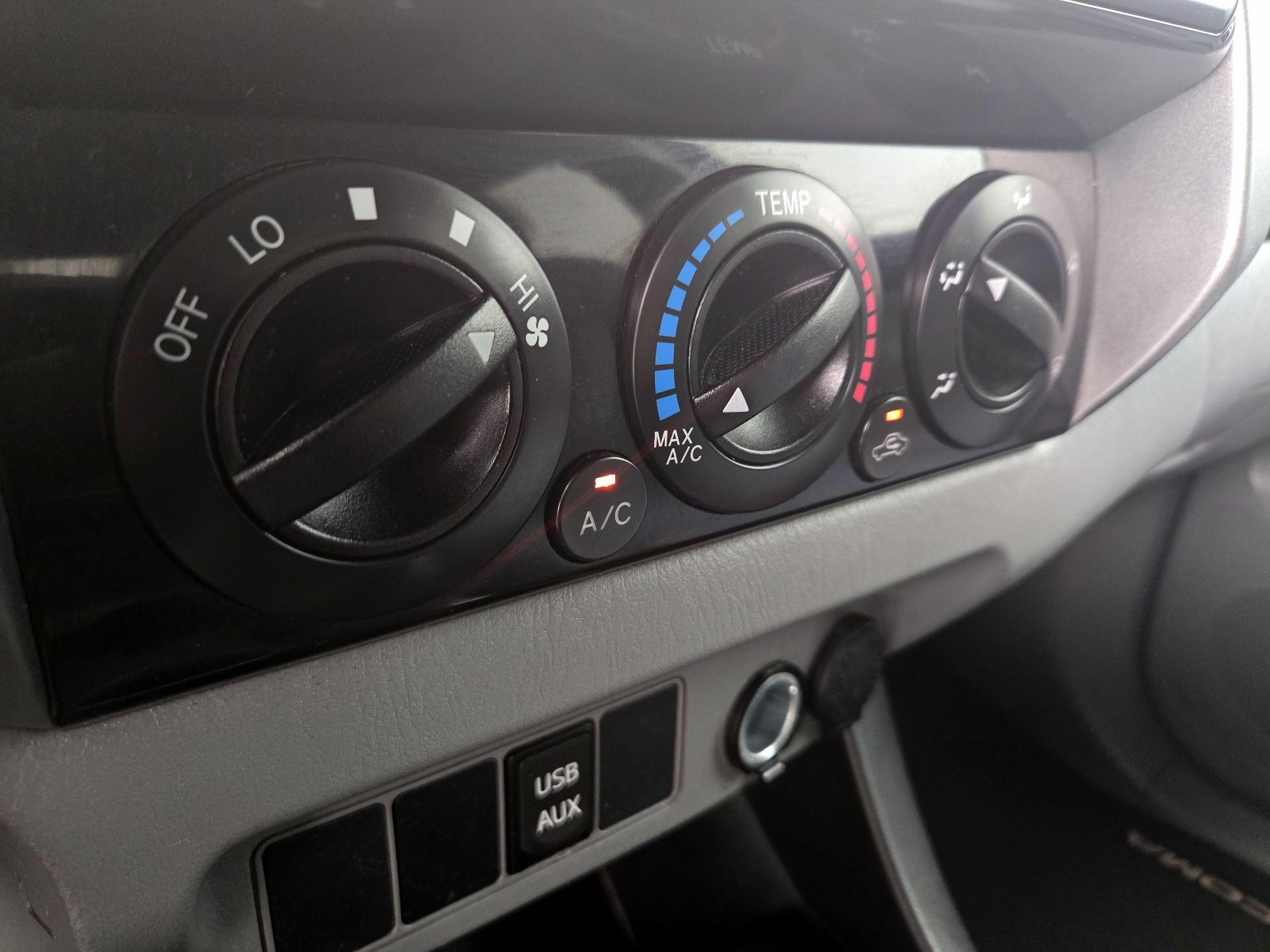 Thumbnail: 2014 Toyota Tacoma - 16