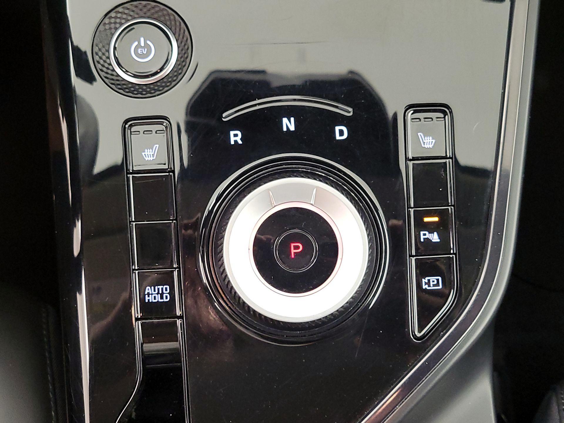Thumbnail: 2023 Kia Niro - 18