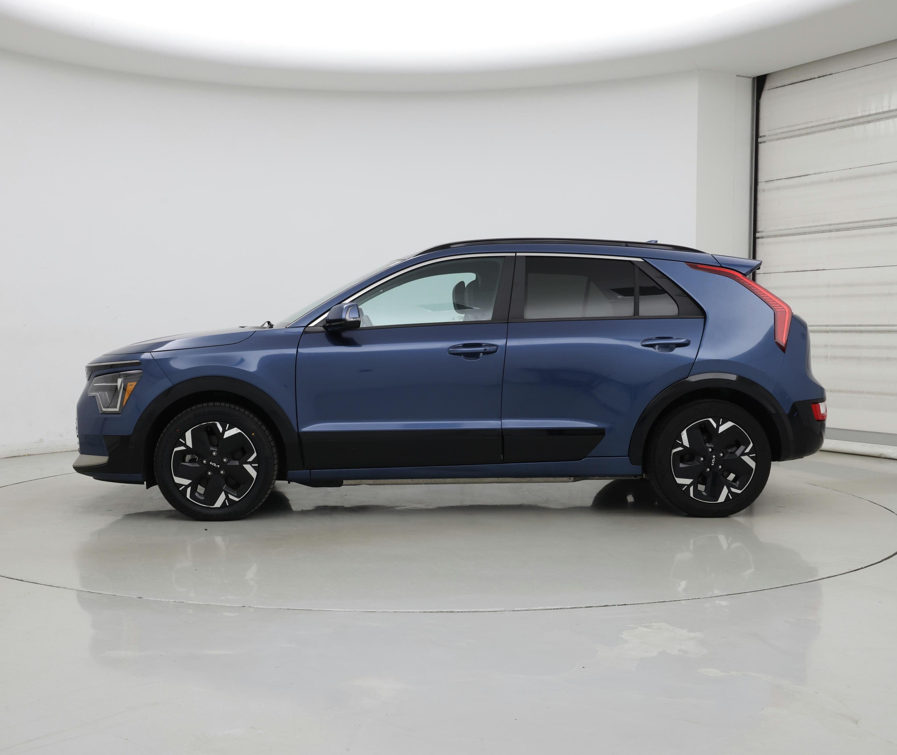 Thumbnail: 2023 Kia Niro - 3