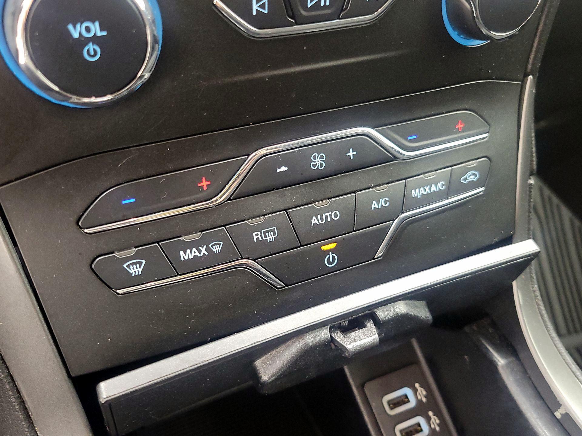 Thumbnail: 2020 Ford Edge - 16