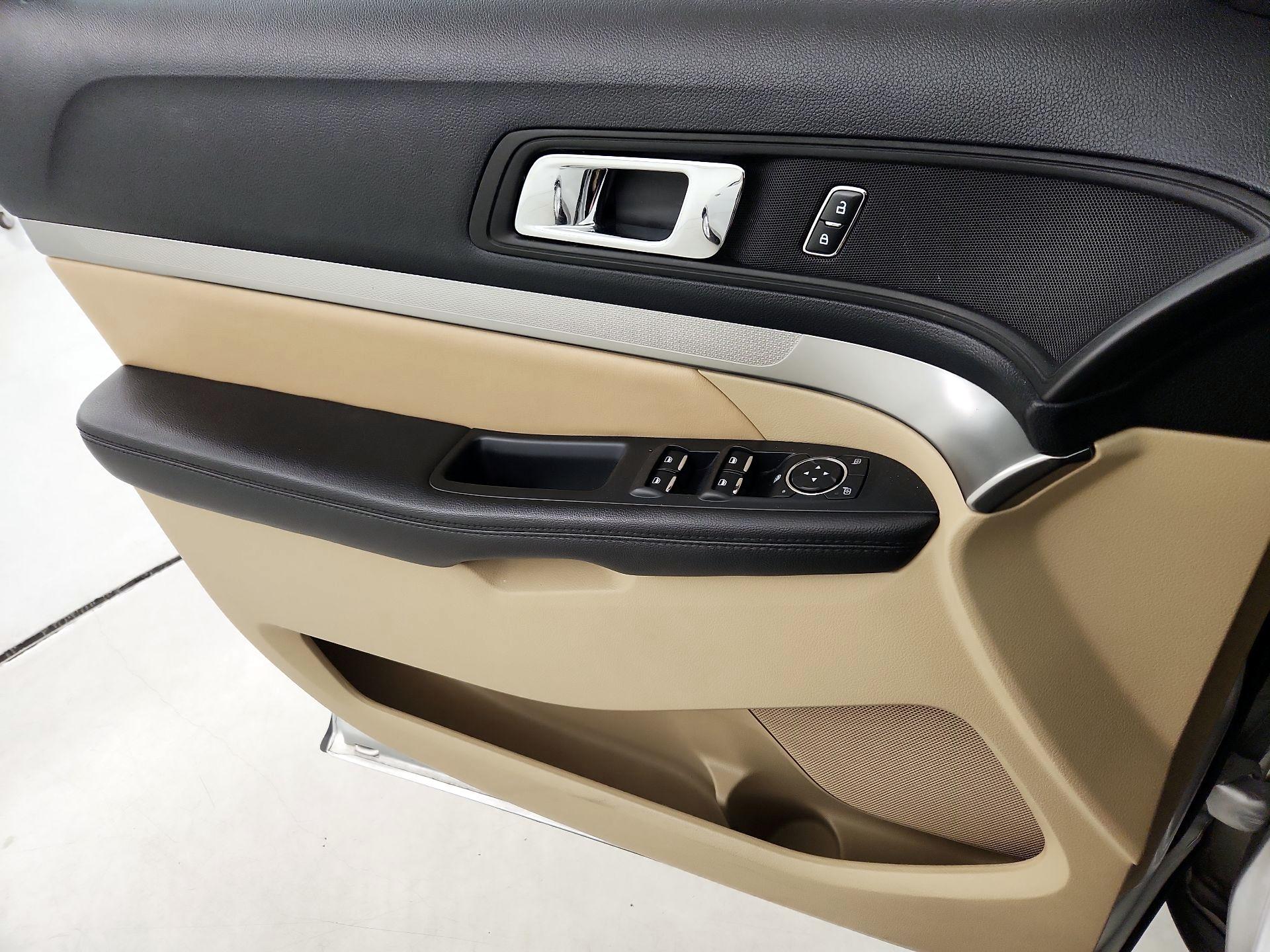Thumbnail: 2016 Ford Explorer - 12