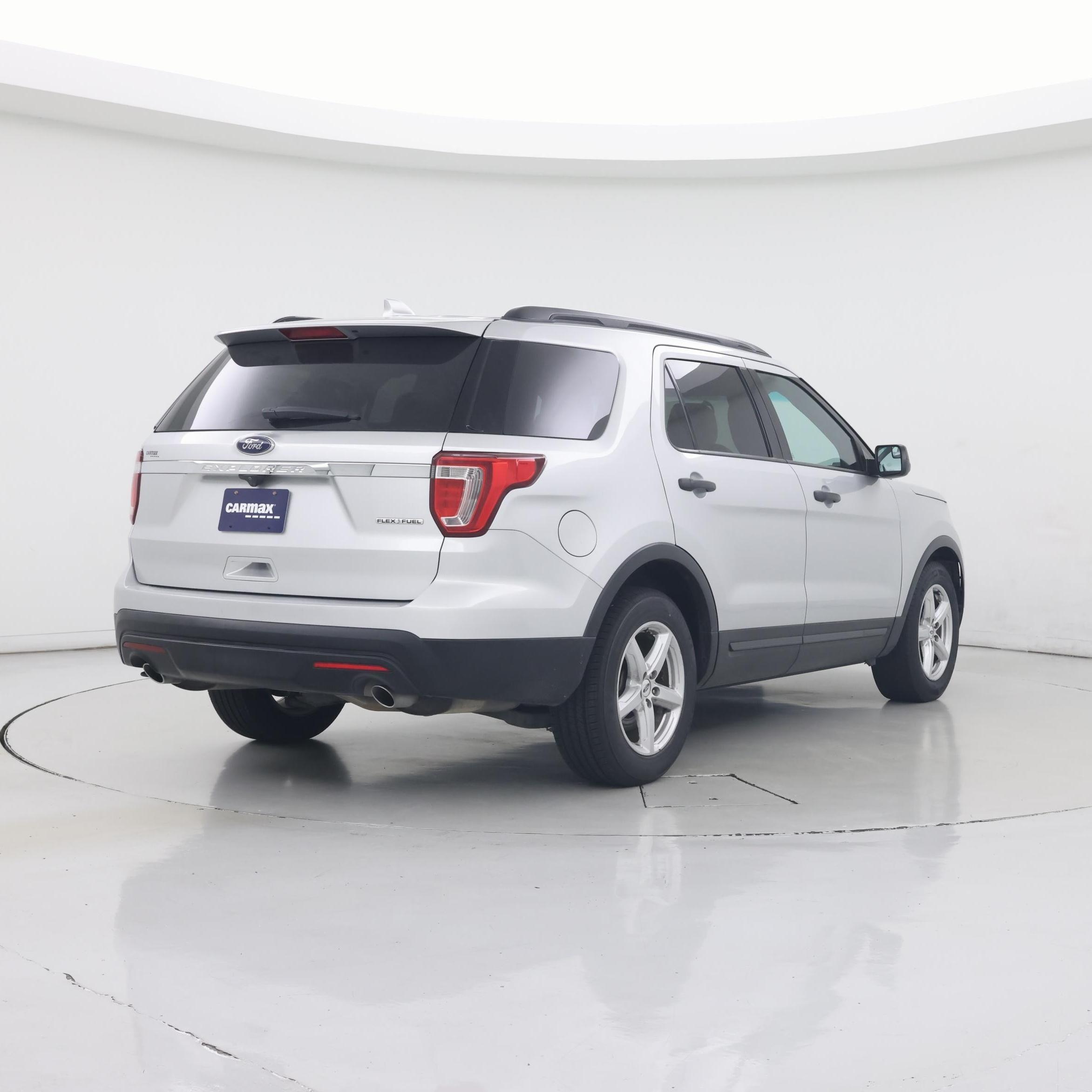 Thumbnail: 2016 Ford Explorer - 8