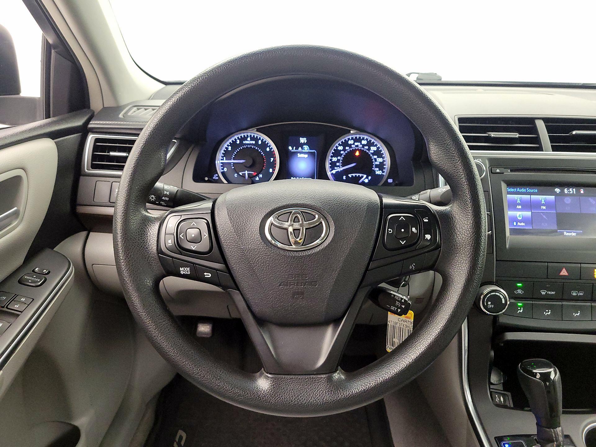 Thumbnail: 2017 Toyota Camry - 10