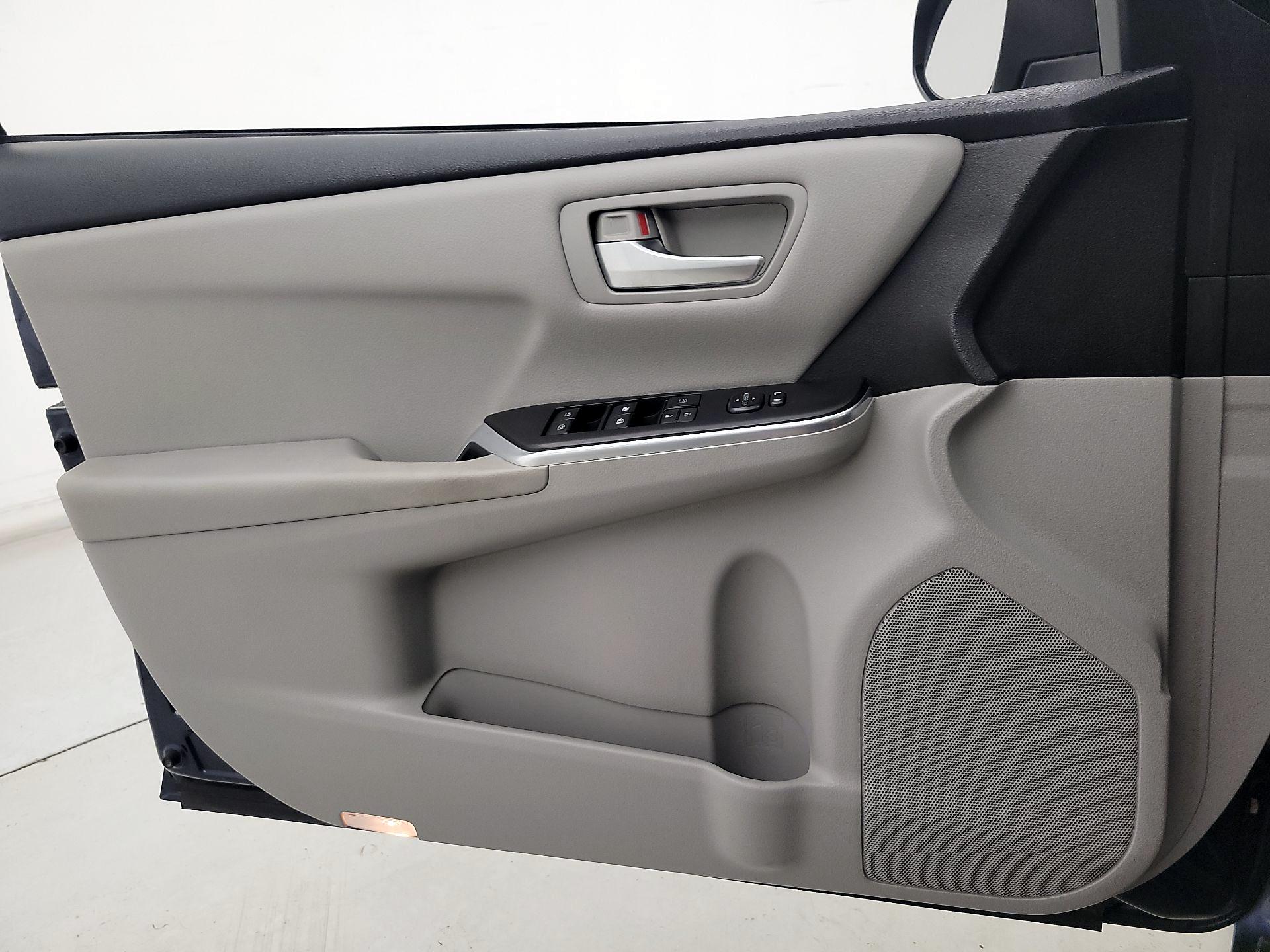 Thumbnail: 2017 Toyota Camry - 12