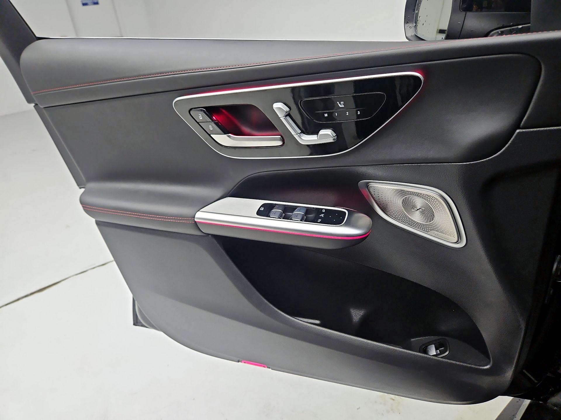 Thumbnail: 2025 Mercedes-Benz GLC - 12