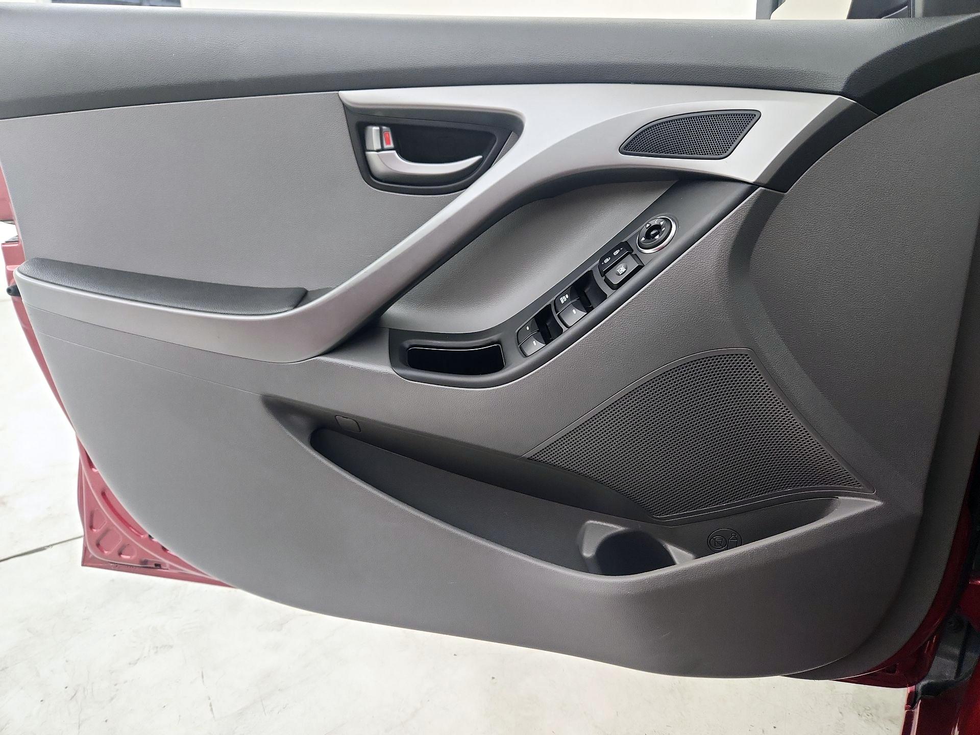 Thumbnail: 2015 Hyundai Elantra - 12