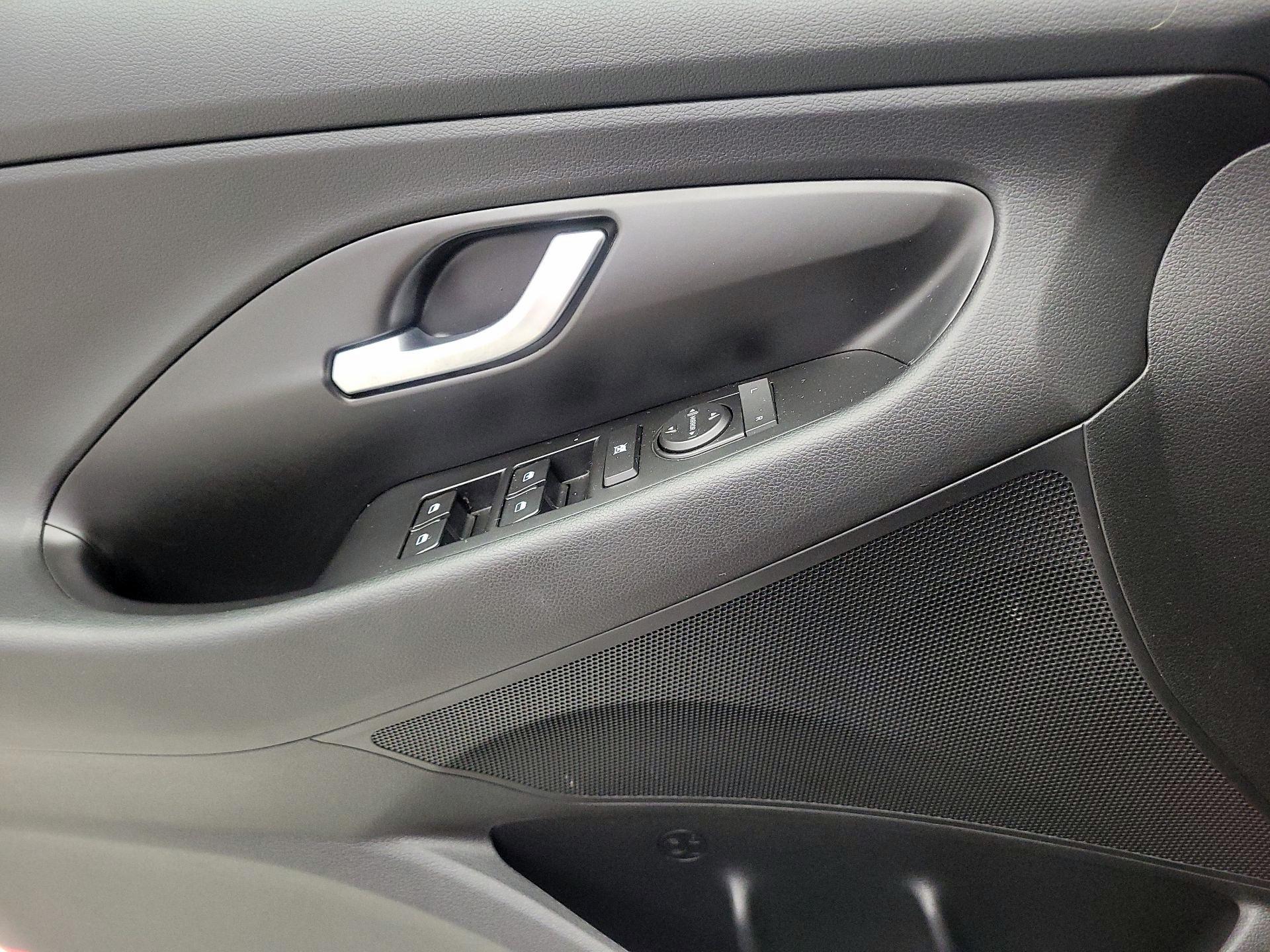 Thumbnail: 2020 Hyundai Elantra - 10