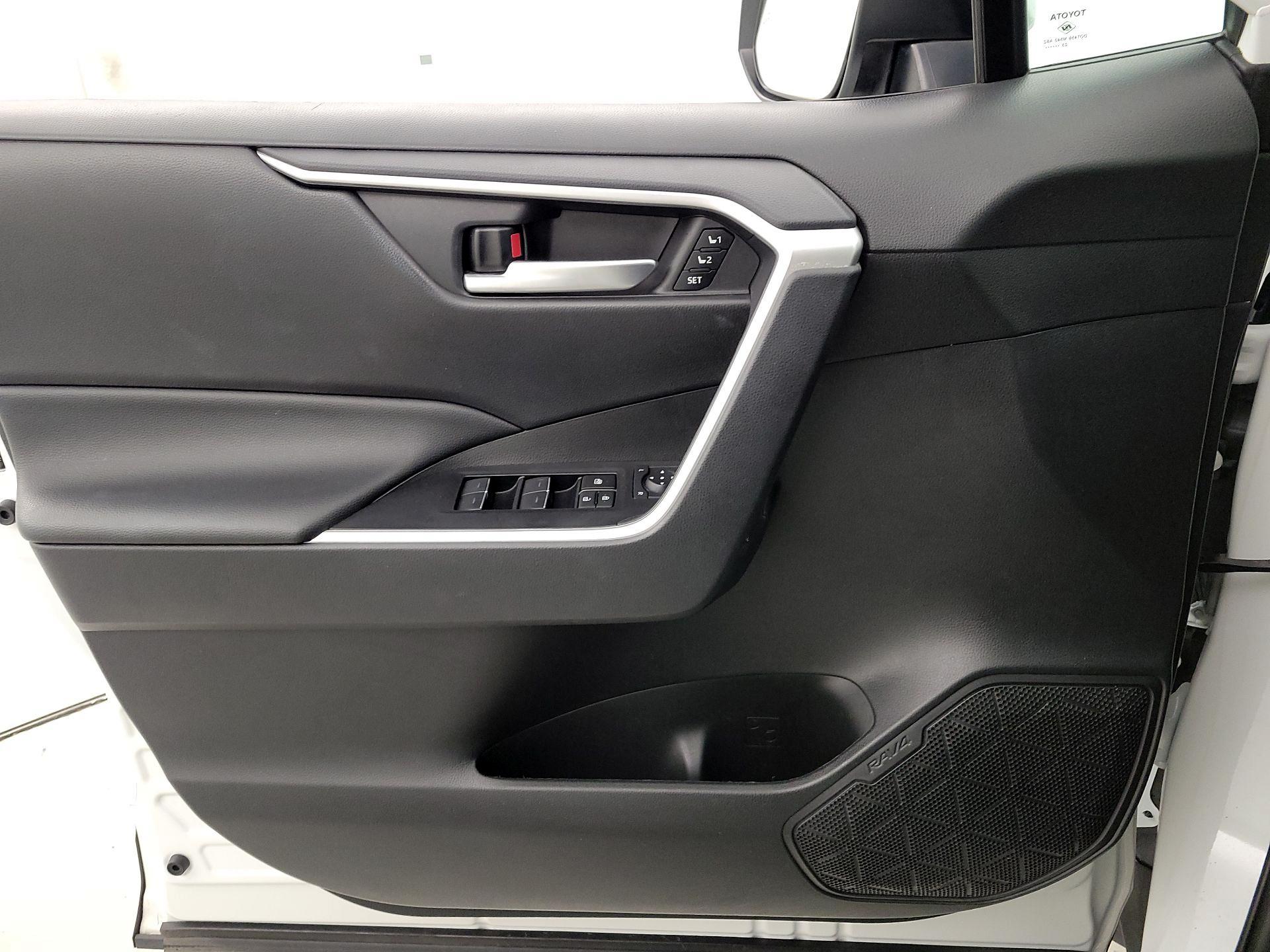Thumbnail: 2024 Toyota RAV4 - 10