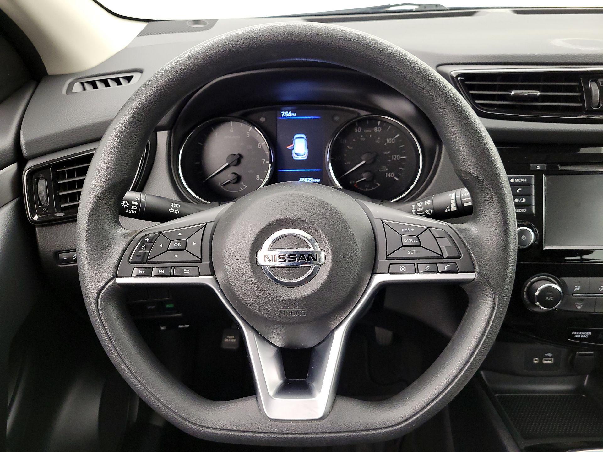 Thumbnail: 2021 Nissan Rogue Sport - 10