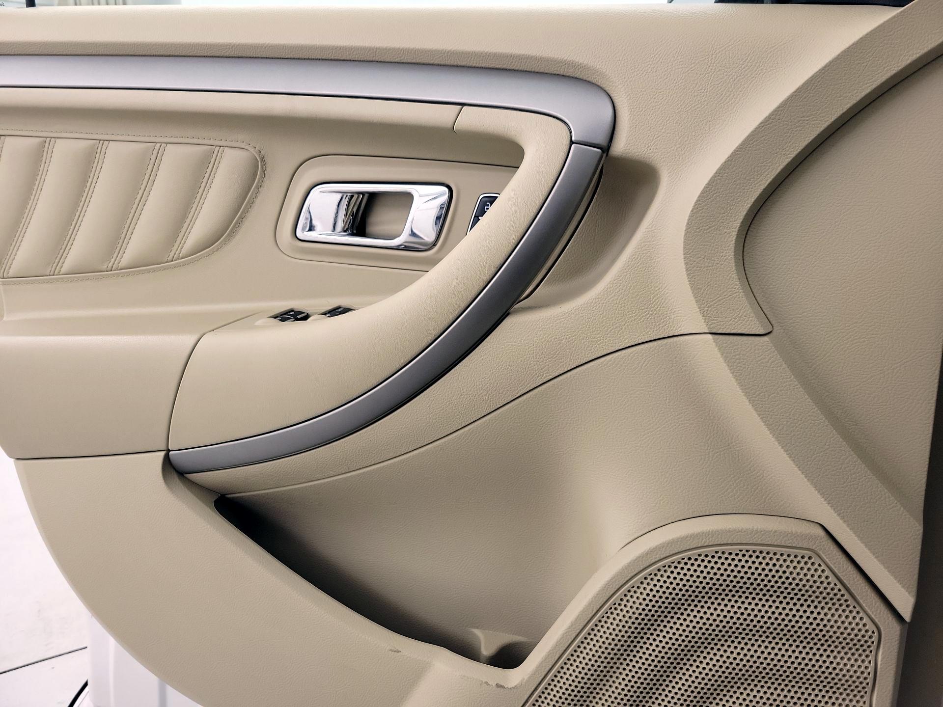 Thumbnail: 2016 Ford Taurus - 12