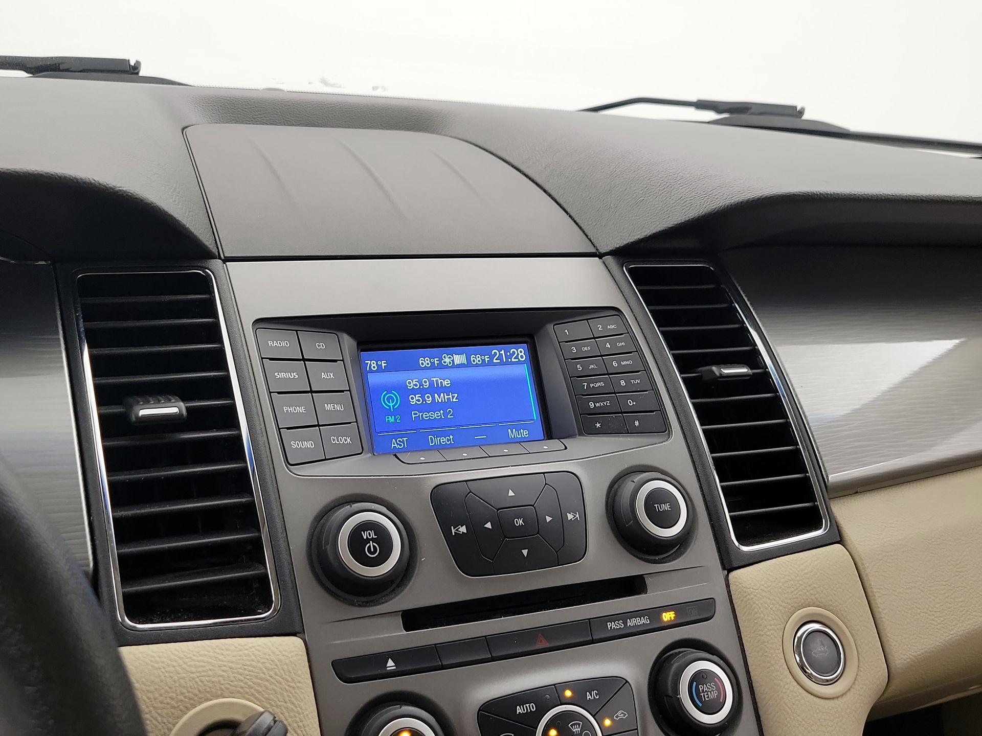 Thumbnail: 2016 Ford Taurus - 15