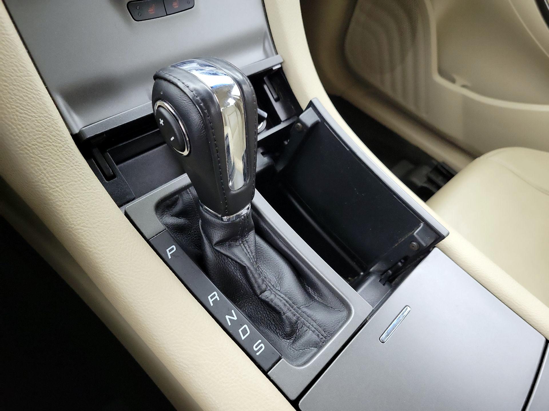 Thumbnail: 2016 Ford Taurus - 17