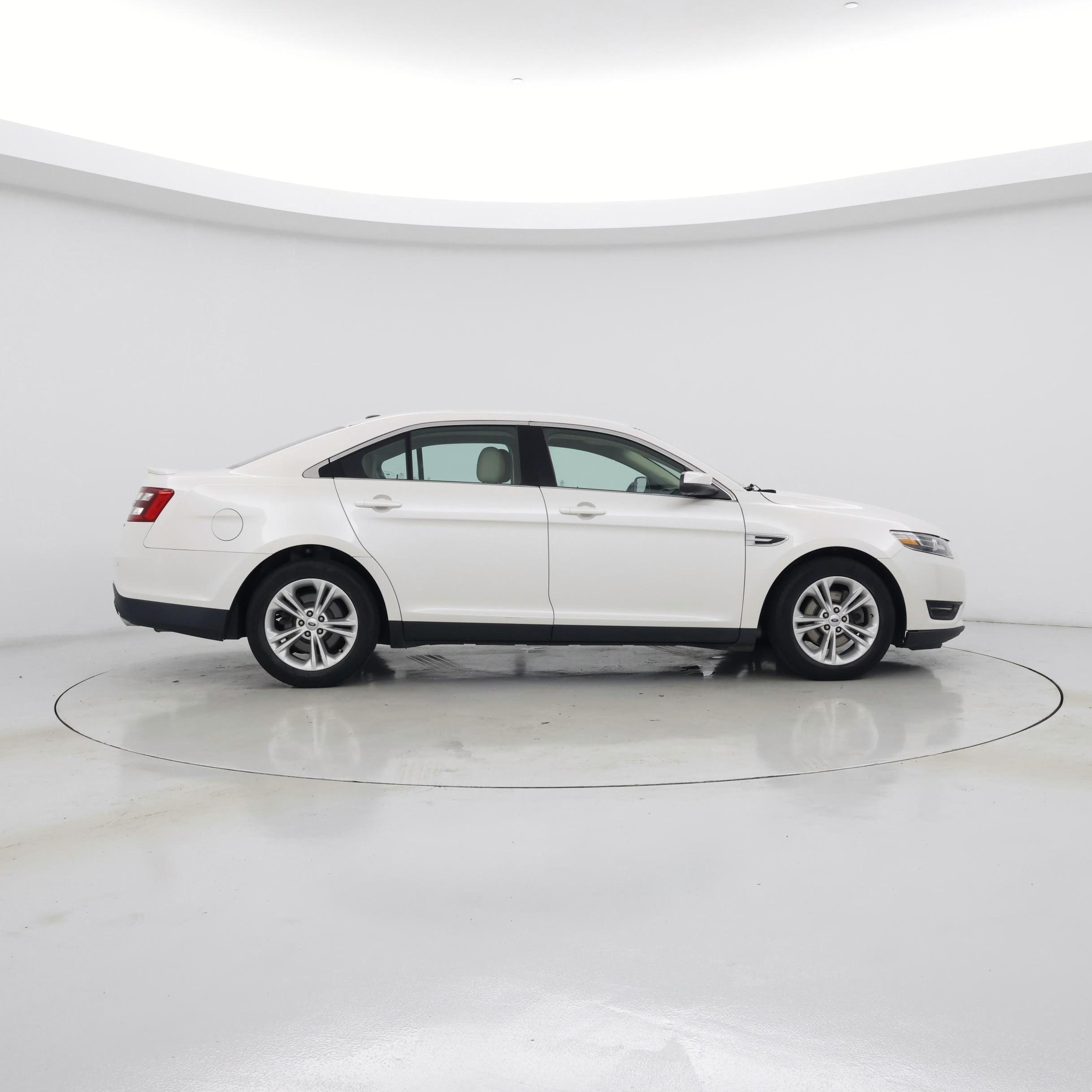 Thumbnail: 2016 Ford Taurus - 7