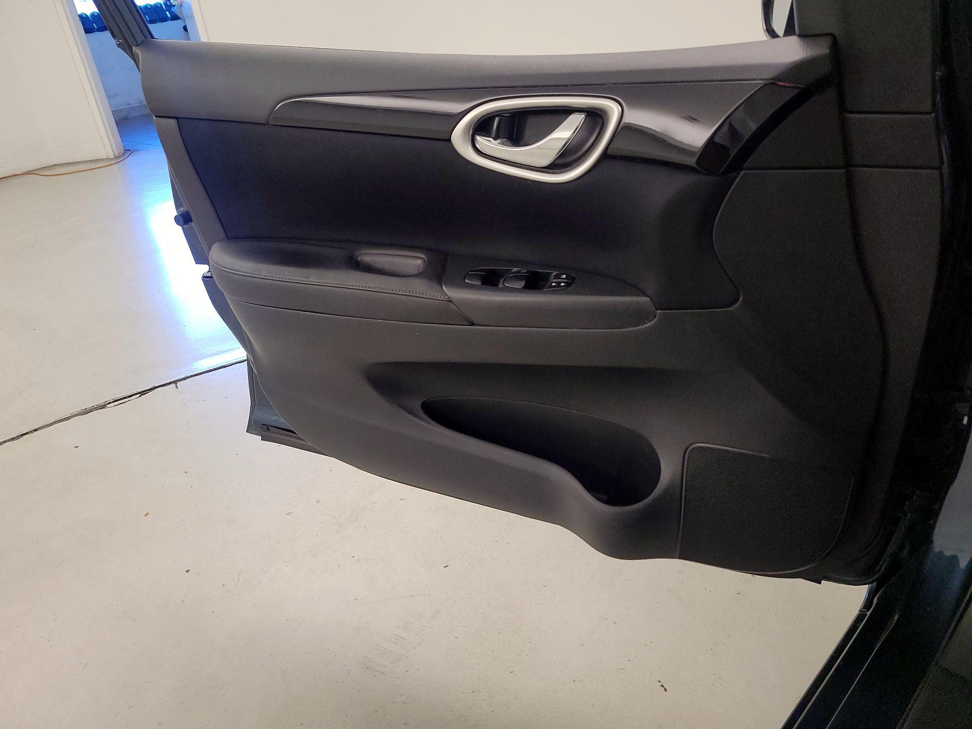 Thumbnail: 2016 Nissan Sentra - 12