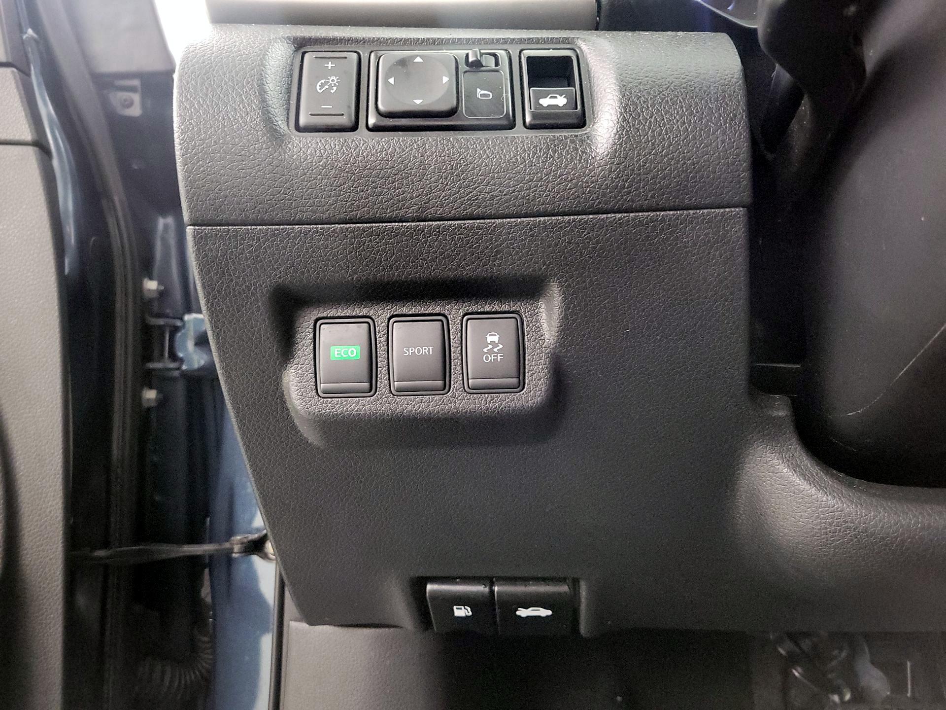 Thumbnail: 2016 Nissan Sentra - 13