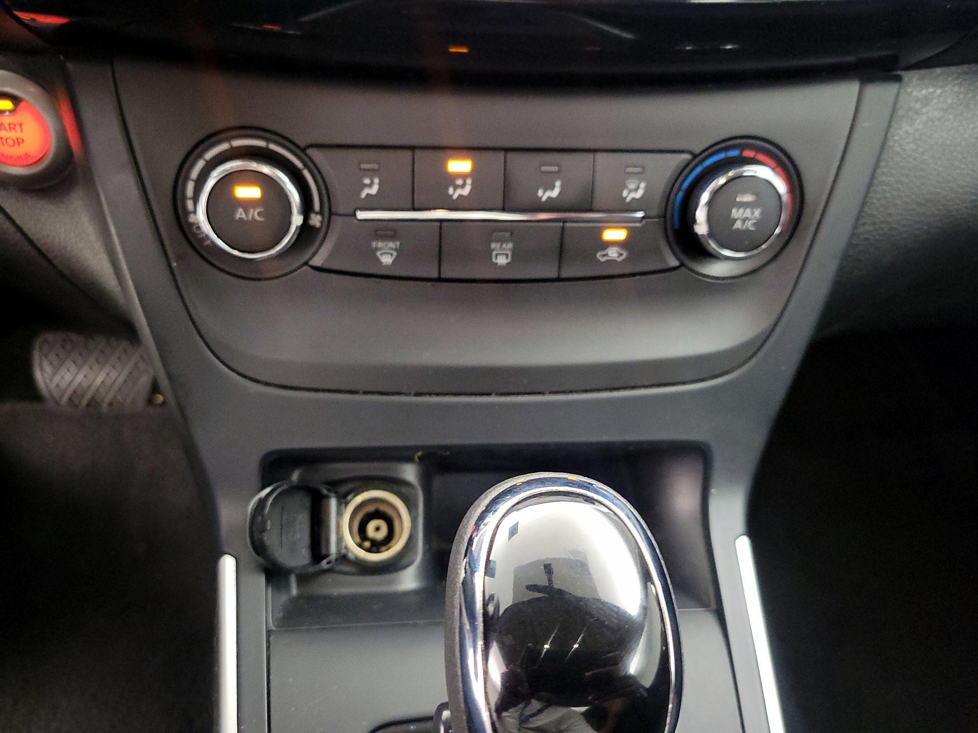 Thumbnail: 2016 Nissan Sentra - 16