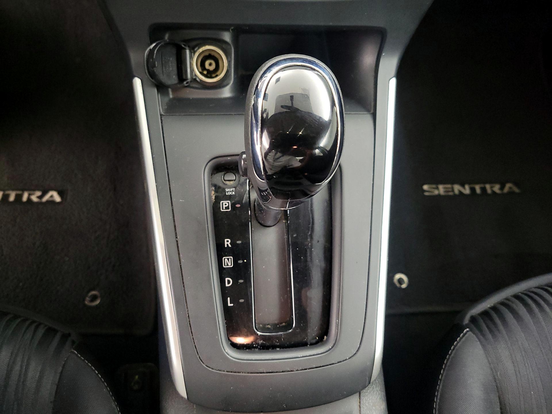 Thumbnail: 2016 Nissan Sentra - 17