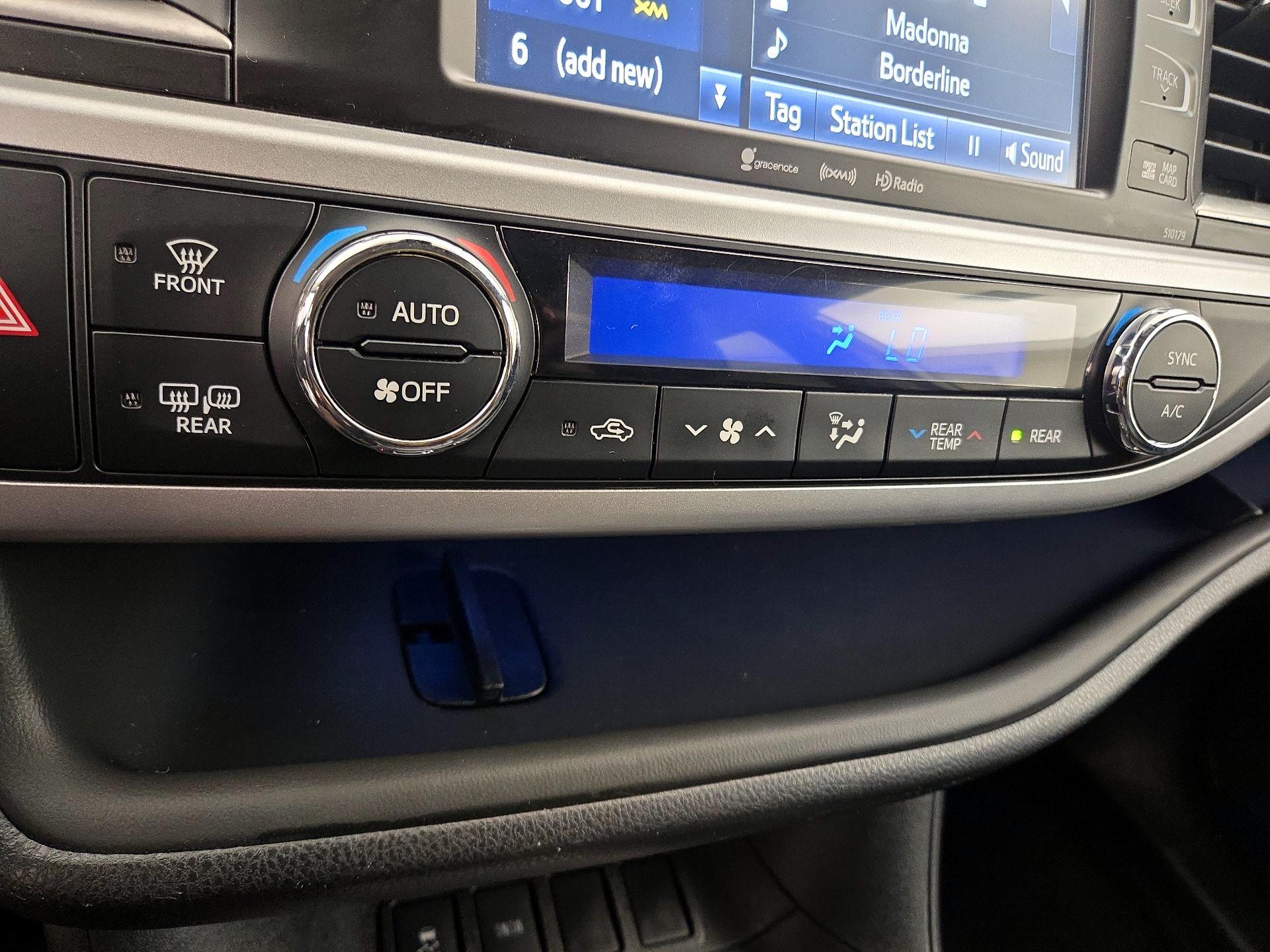 Thumbnail: 2018 Toyota Highlander - 16